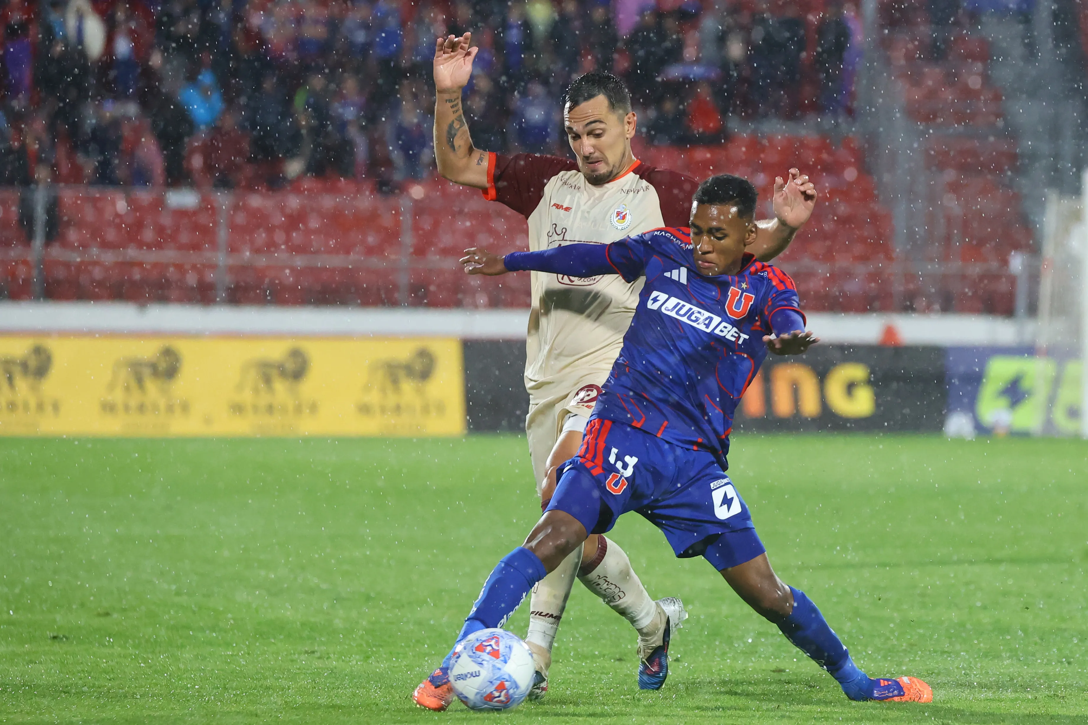 Jhon Cortés vuelve a tener una oportunidad en la U. Foto: Jonnathan Oyarzun/Photosport