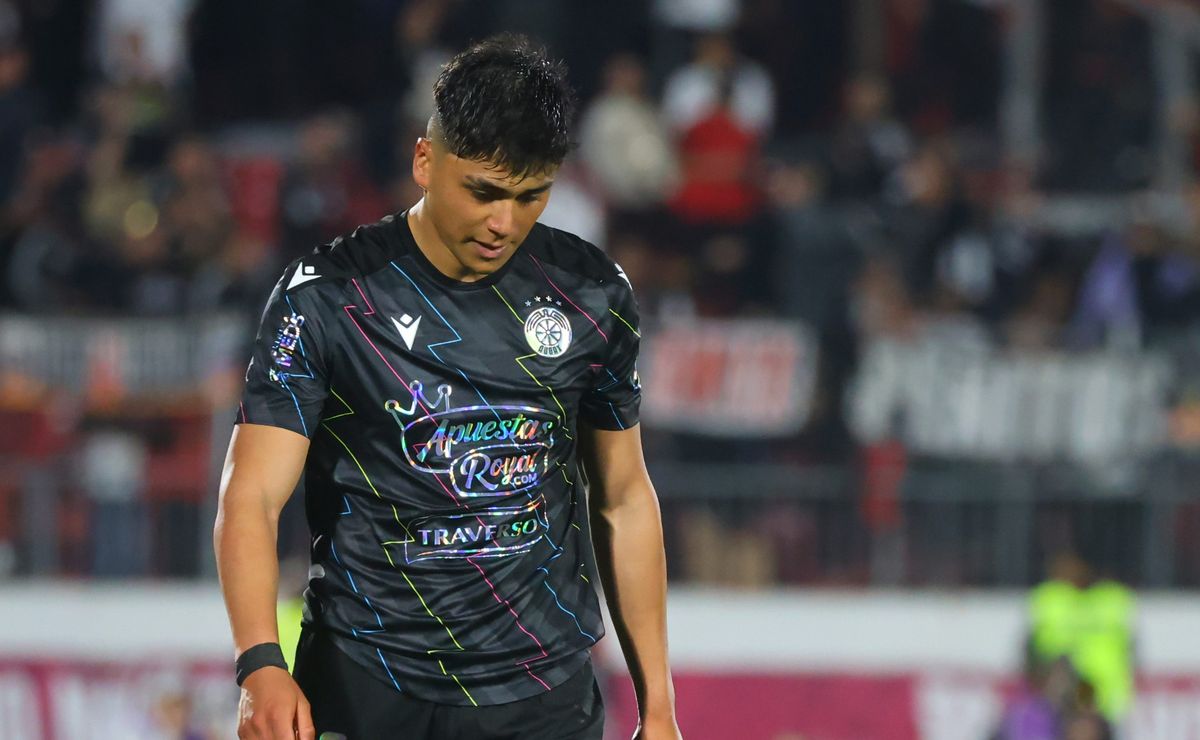 ¡No despega! Damián Pizarro se va pifiado por la hinchada de Audax Italiano ante Colo Colo