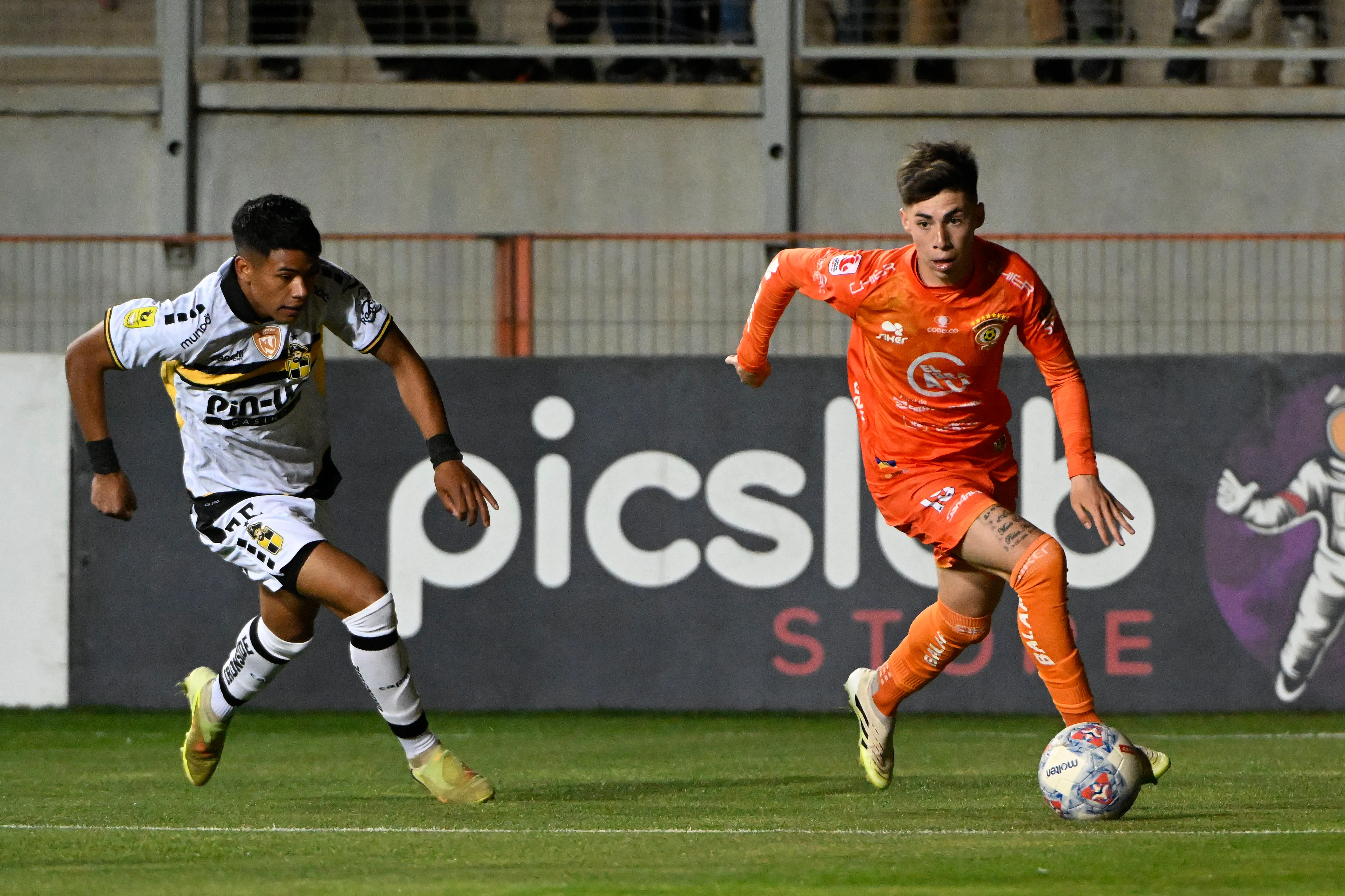 Yastin Navarro fue destacado por su presentación en el debut de Mario Salas en Cobreloa