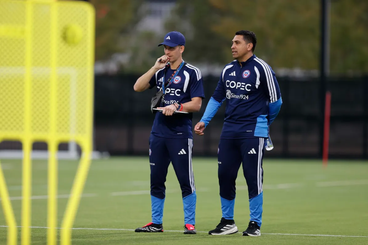 Gonzalo Jara en una práctica de la selección chilena en América del Norte. (Foto: Carlos Parra | FFCh).