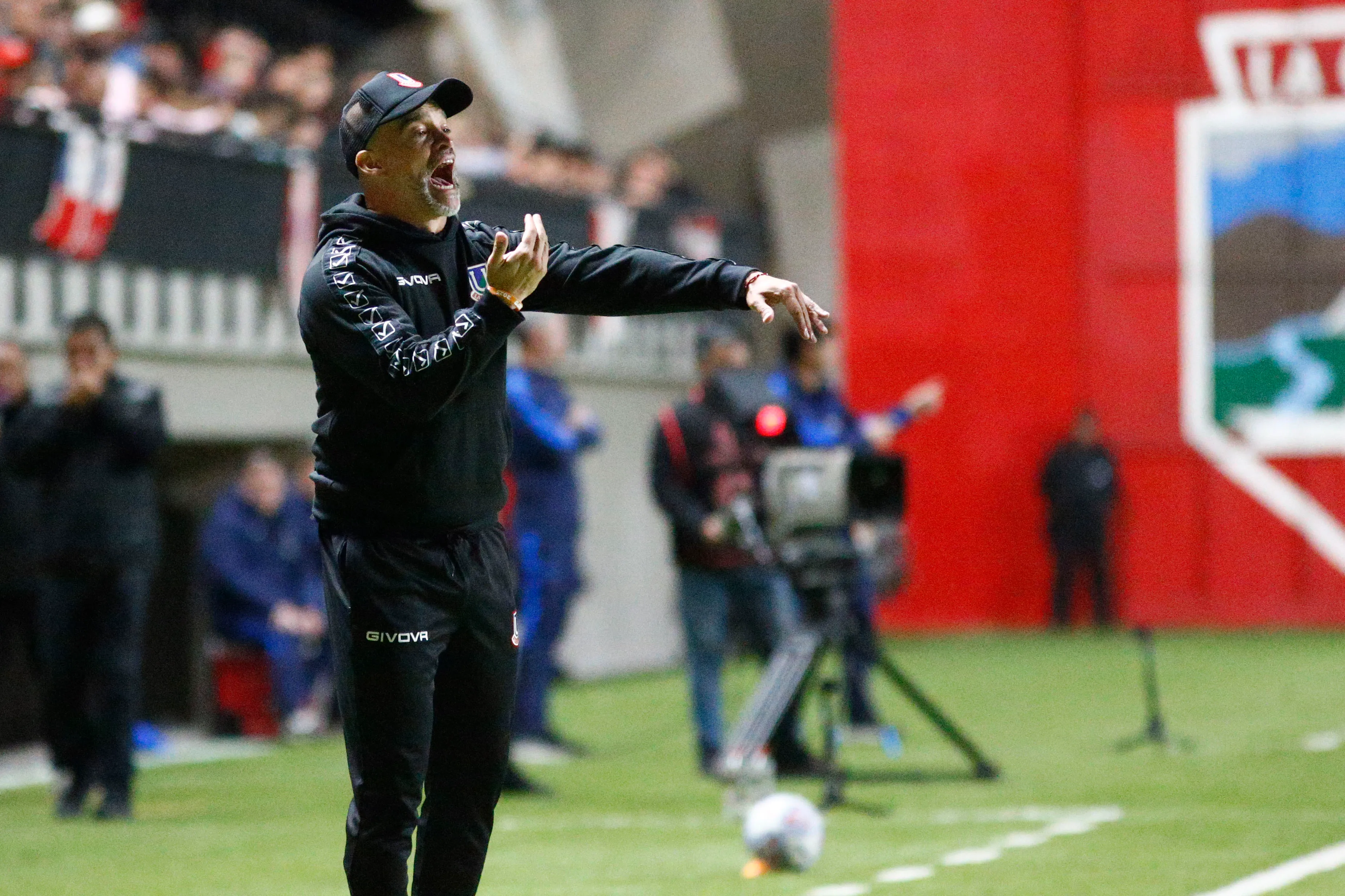 John Armijo tuvo su debut como entrenador de La Calera. (Manuel Lema/Photosport).
