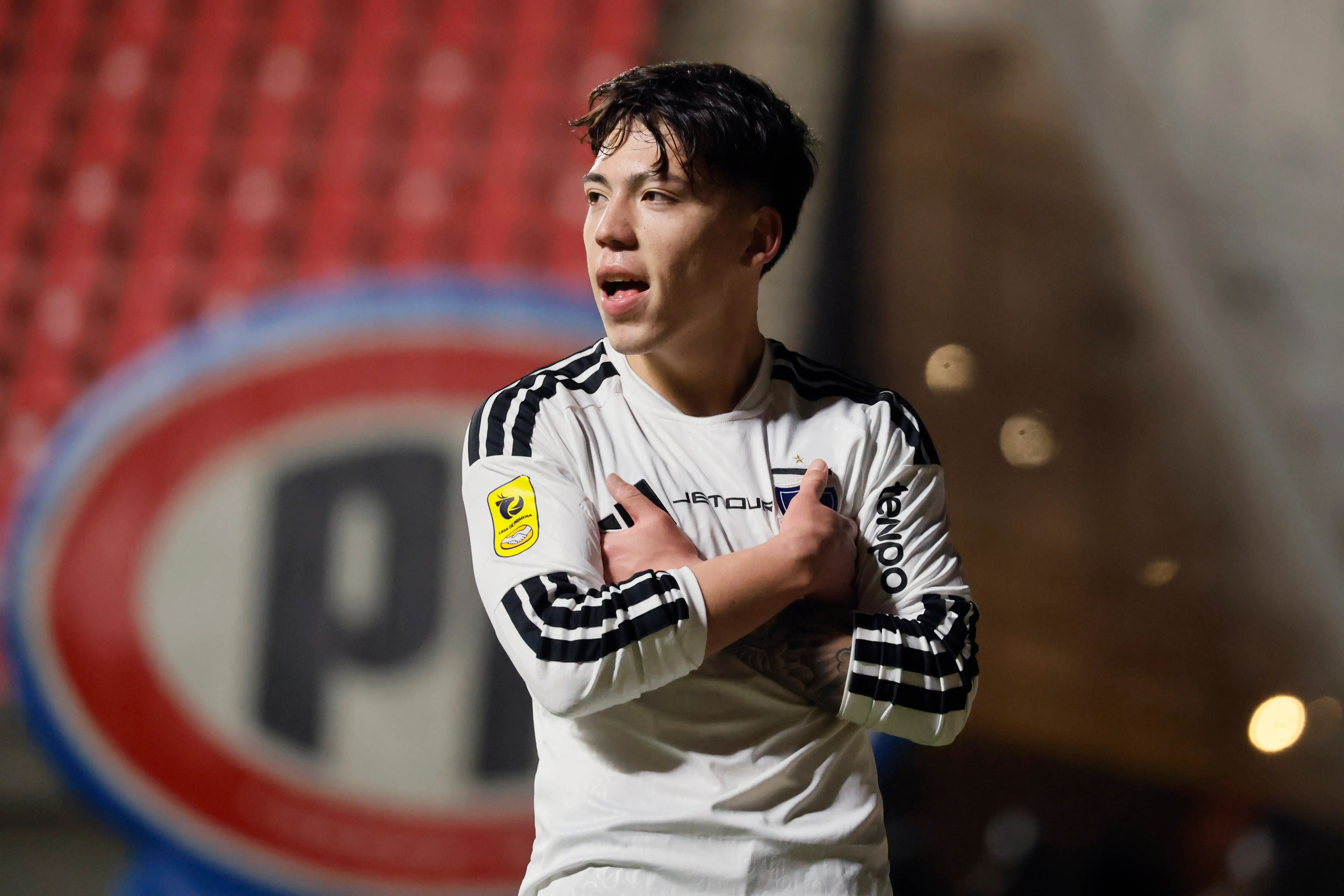 Leandro Hernández celebra un tanto que le anotó a Unión La Calera. (Sebastian Cisternas/Photosport).