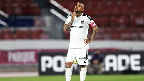 El futuro de Arturo Vidal en Colo Colo no está definido.
