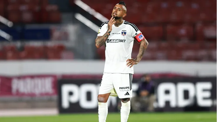 El futuro de Arturo Vidal en Colo Colo no está definido.