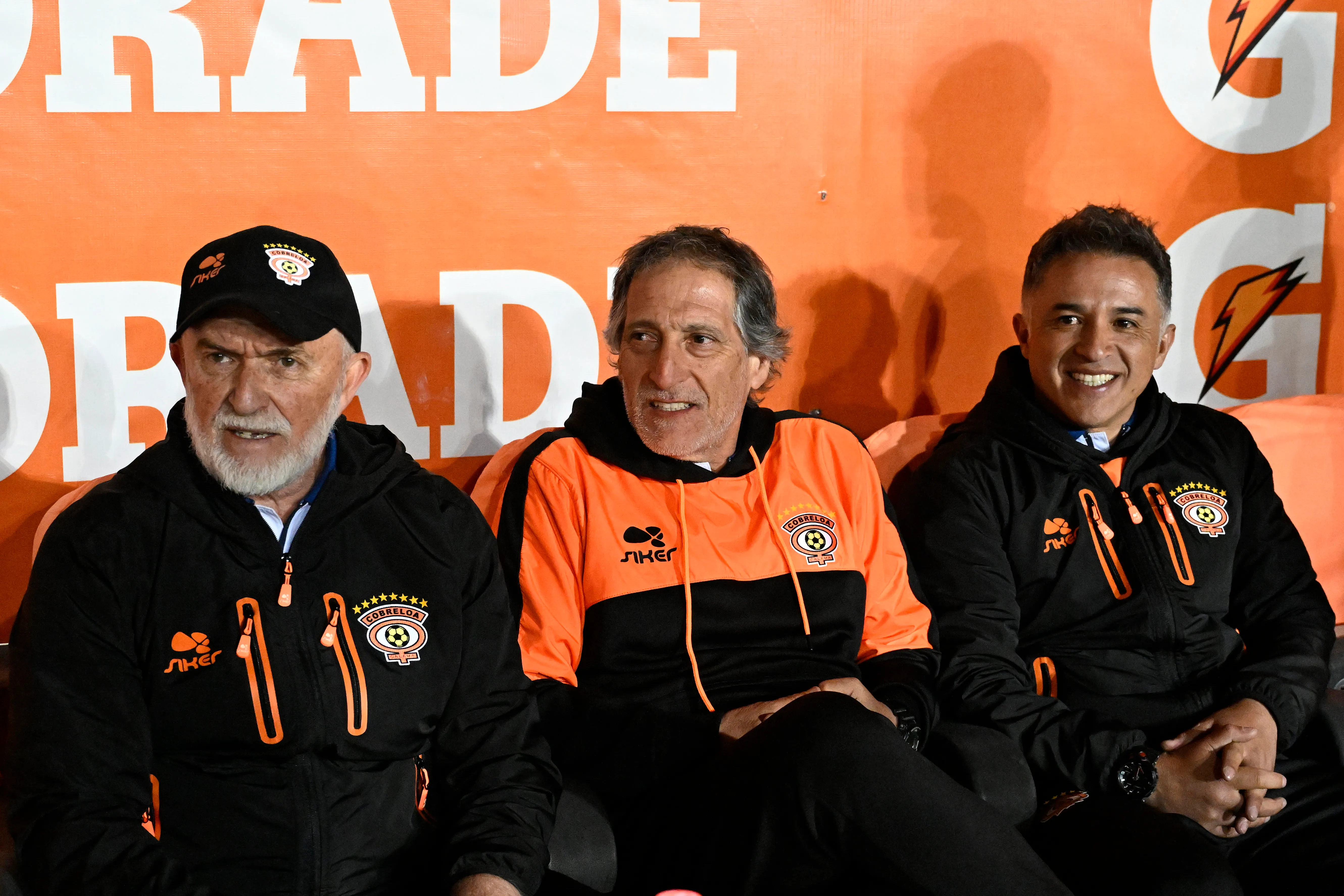 Marcelo Rosemblat, Mario Salas y Patricio Lira en el cuerpo técnico de Cobreloa. (Pedro Tapia/Photosport).