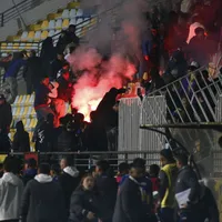 Videos: Fuegos artificiales pusieron en peligro a jugadores de Everton y la U