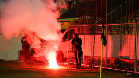 Incidentes marcaron el partido de Everton y la U en Viña del Mar.