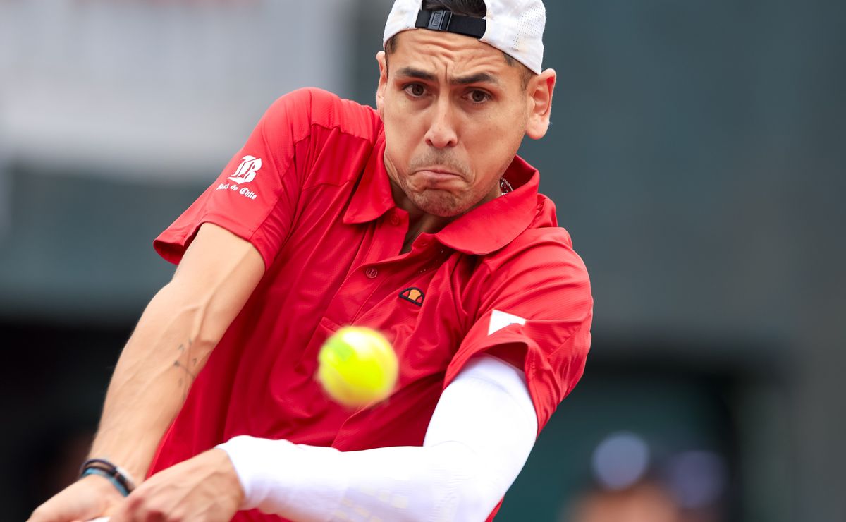 Alejandro Tabilo extiende su mal momento, pierde en Chengdú y tendrá drástica caída en el ranking