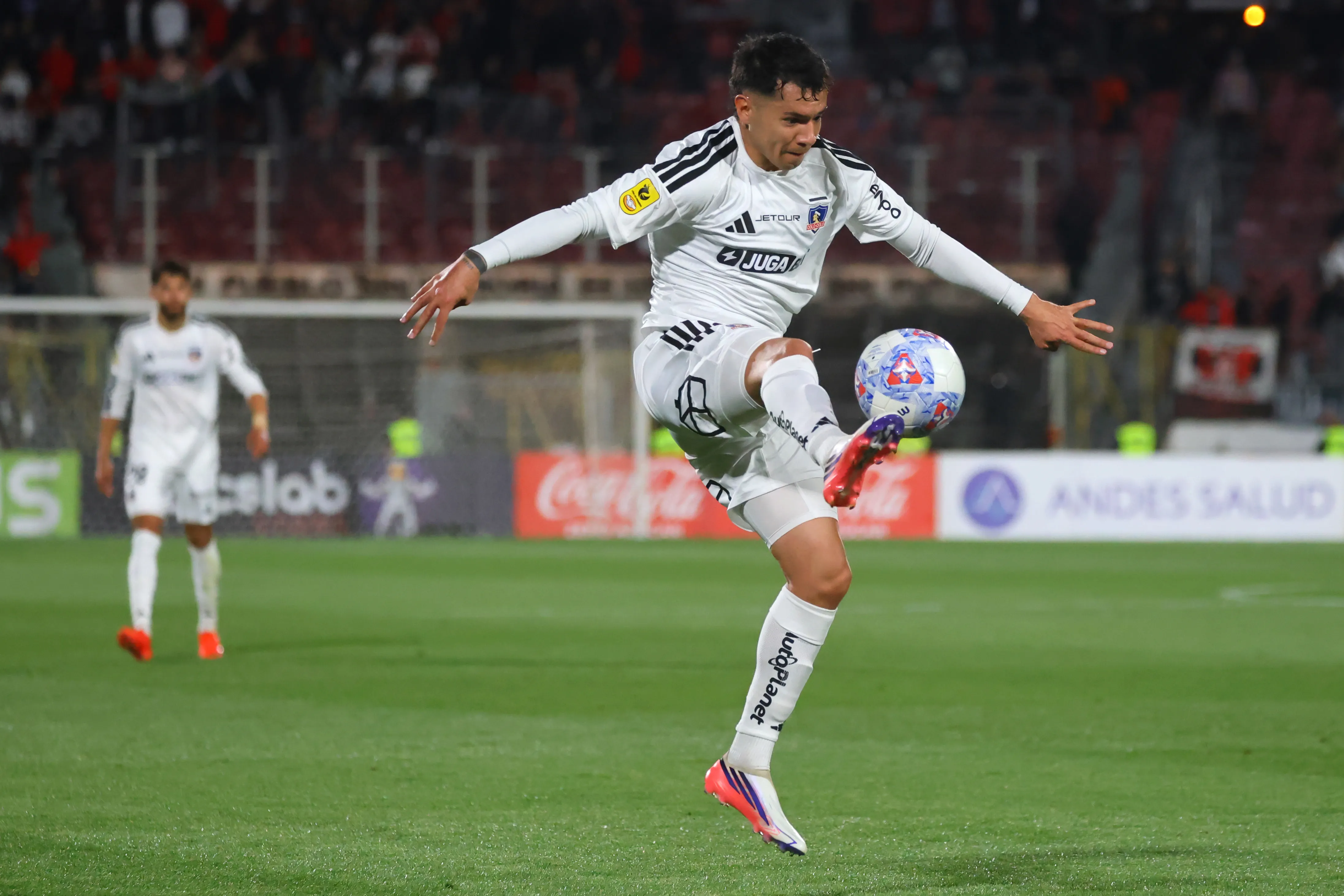 Matías Fernández tuvo un bajo rendimiento ante Audax. Foto: Jonnathan Oyarzun/Photosport