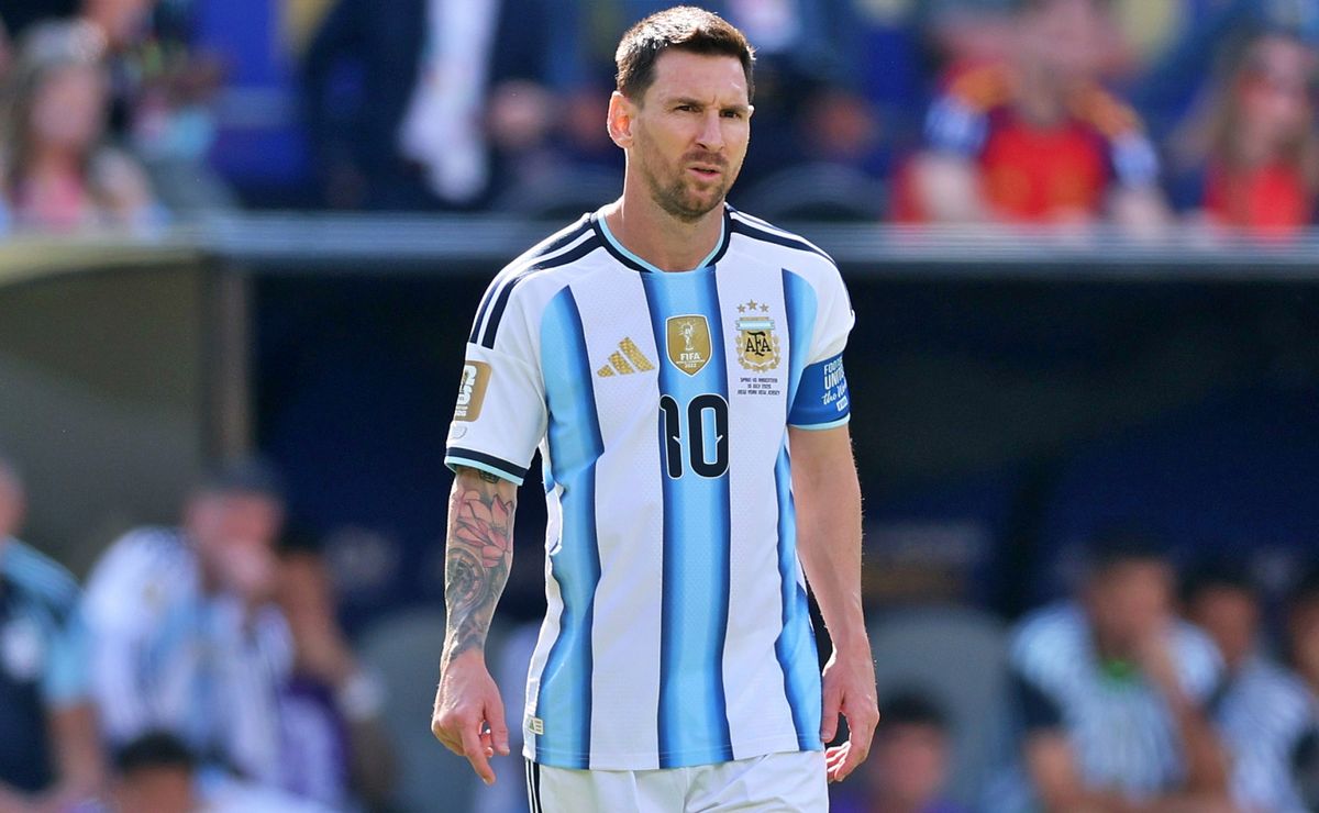 Argentina despide a Lionel Messi de su selección con música chilena