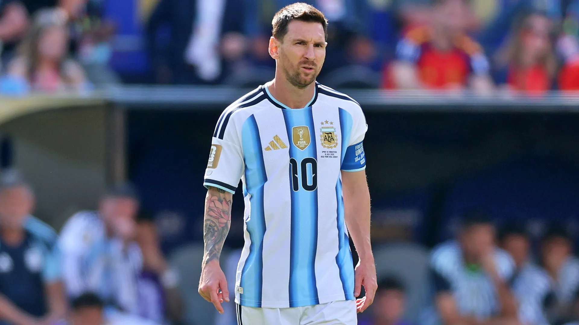 Messi tuvo un inesperado gesto con el hijo de Anne Hathaway que lo ayudó a hacer amigos.