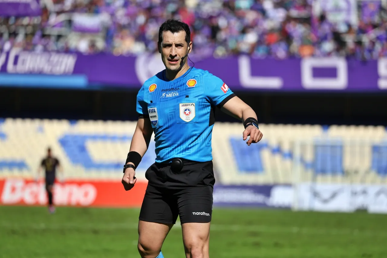 Fernando Véjar arbitrará la despedida de Lionel Messi de la Selección Argentina (Photosport)