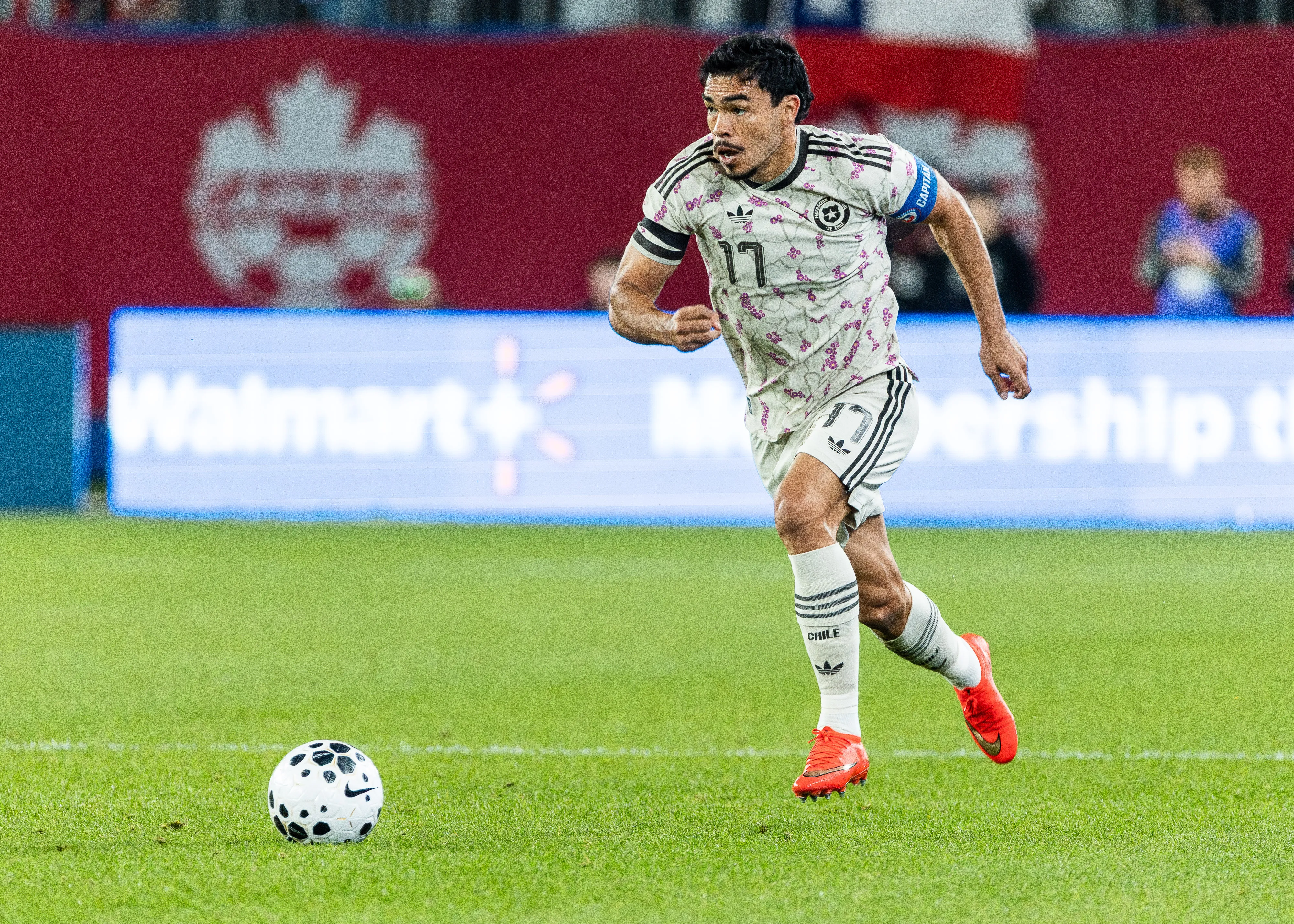 Gabriel Suazo en acción durante la derrota de Chile vs Canadá. (Kevin Raposo/Photosport).