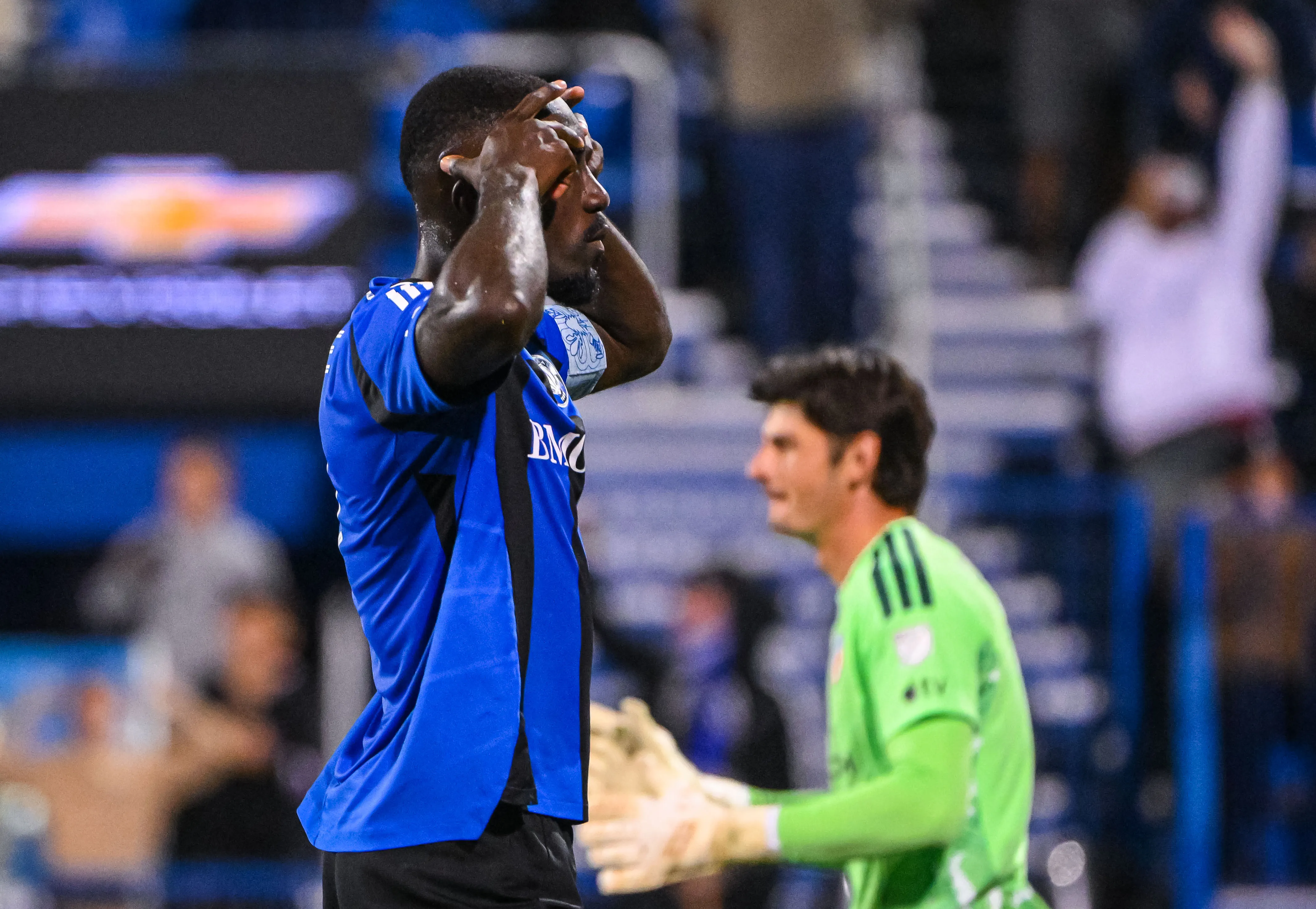 Prince Owusu celebra uno de los goles que marcó al FC Cincinnati. (Tim Austen/Getty Images).