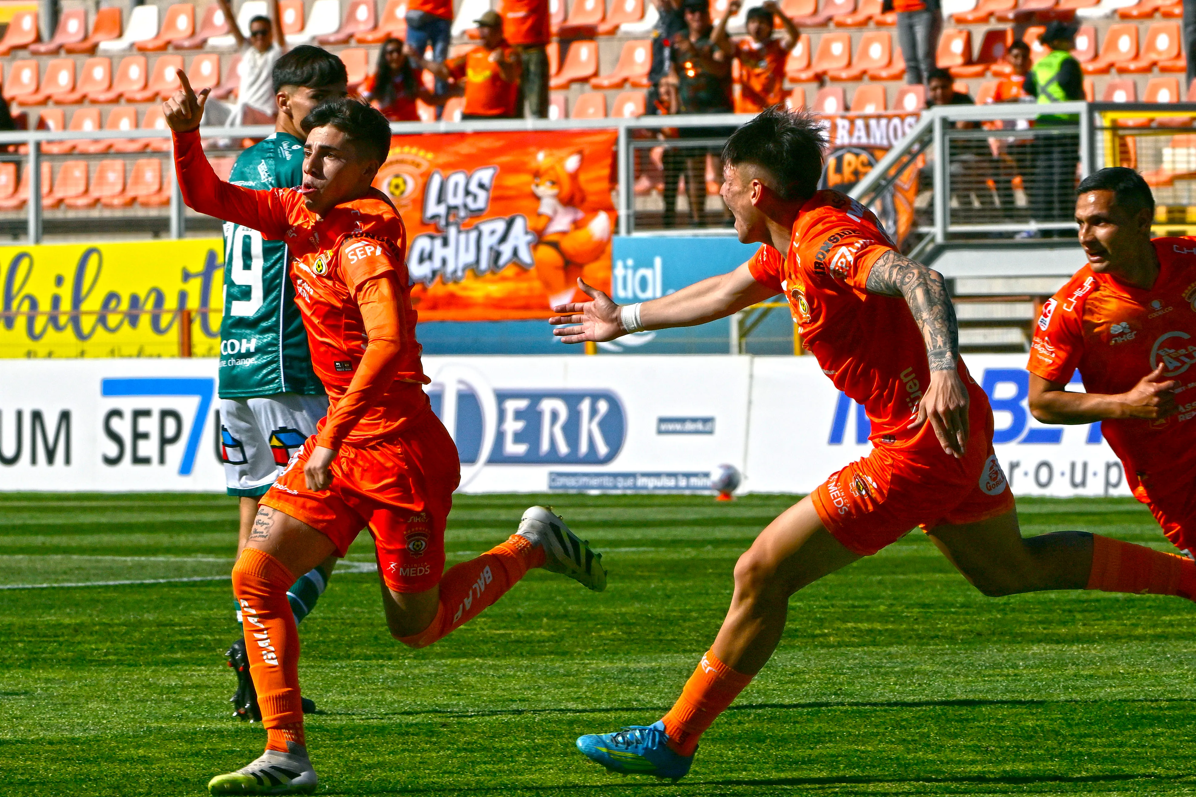 Yastin Navarro convirtió su primer gol como profesional. Y vaya en qué momento. (Pedro Tapia/Photosport).