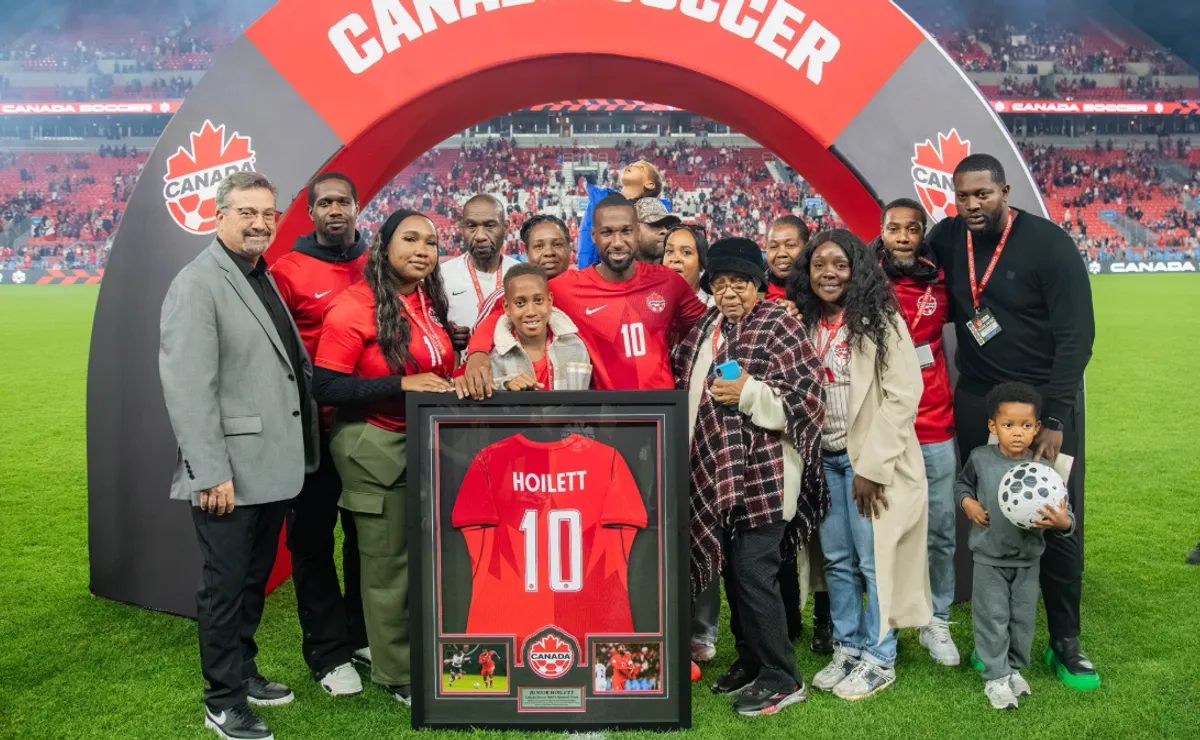 Jugador canadiense se despide tras enfrentar a Chile Jugador canadiense se despide tras enfrentar a Chile