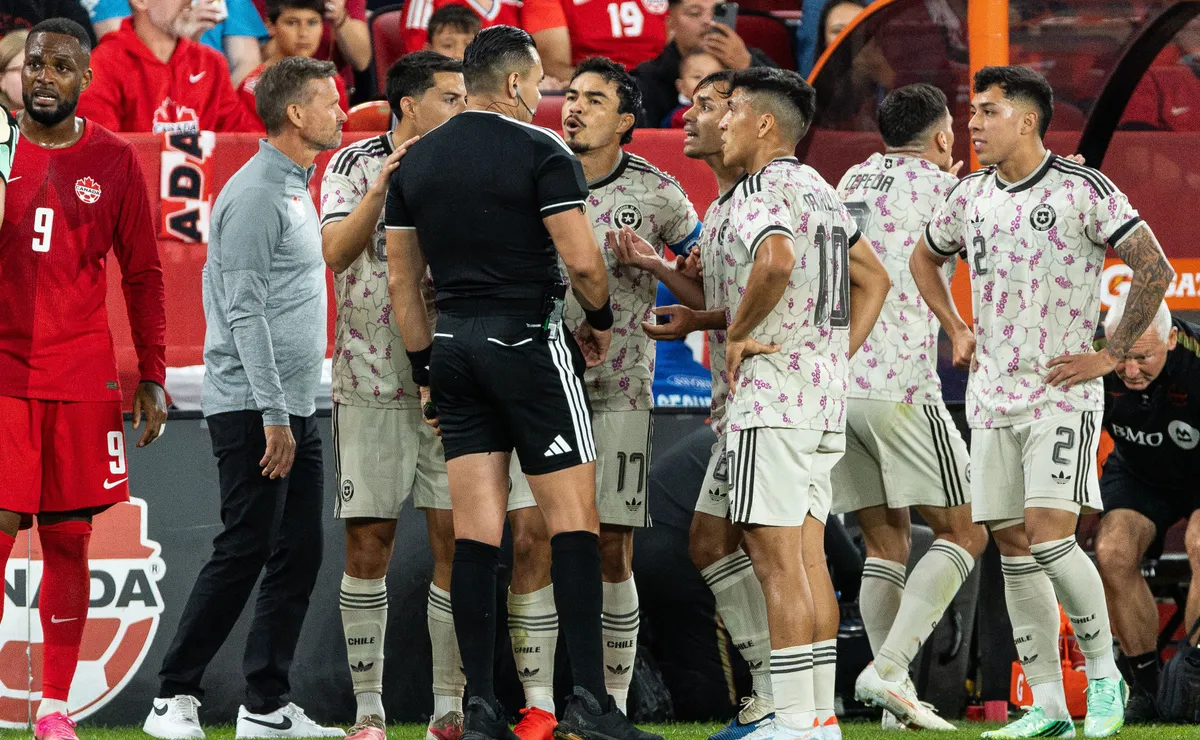 Nicolás Córdova: 5 expulsiones en 10 partidos con la Roja Nicolás Córdova: 5 expulsiones en 10 partidos con la Roja