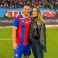 No lo olvidan: Mark González asiste a duelo de despedida en Rusia