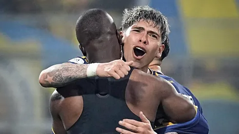 Carlos Palacios celebra su asistencia en Boca Juniors.