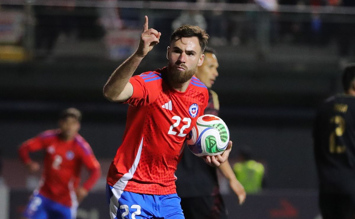 Ben Brereton celebra fuera de la cancha: la hermosa noticia que le entrega su pareja