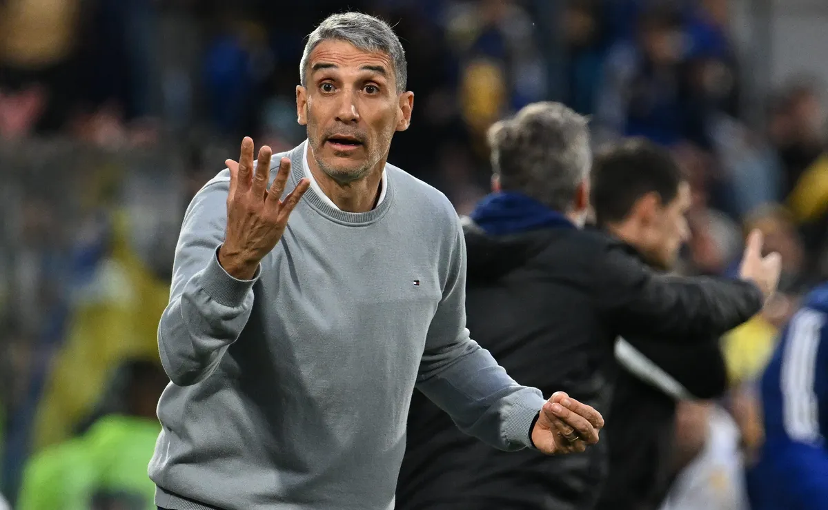 Carlos Palacios despide a Juan Pablo Vojvoda tras 13 partidos en Racing Club Carlos Palacios despide a Juan Pablo Vojvoda tras 13 partidos en Racing Club