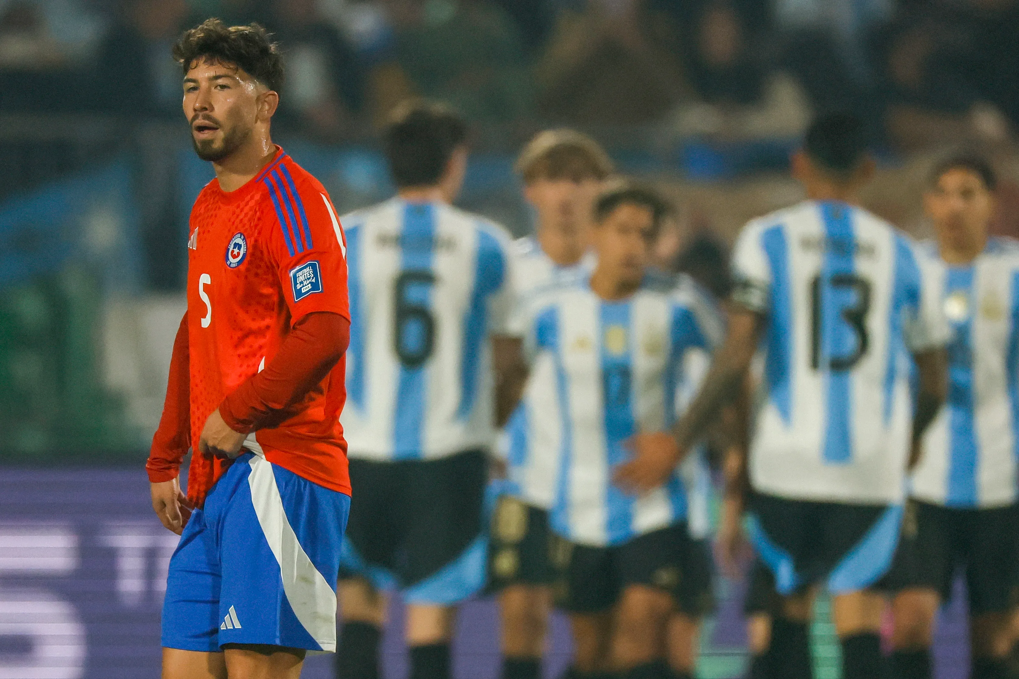 La FIFA le dará solo 3,5 cupos a Sudamérica para el Mundial 2030, lo que hará todavía más difícil el proceso para la selección chilena. | Foto: Photosport.