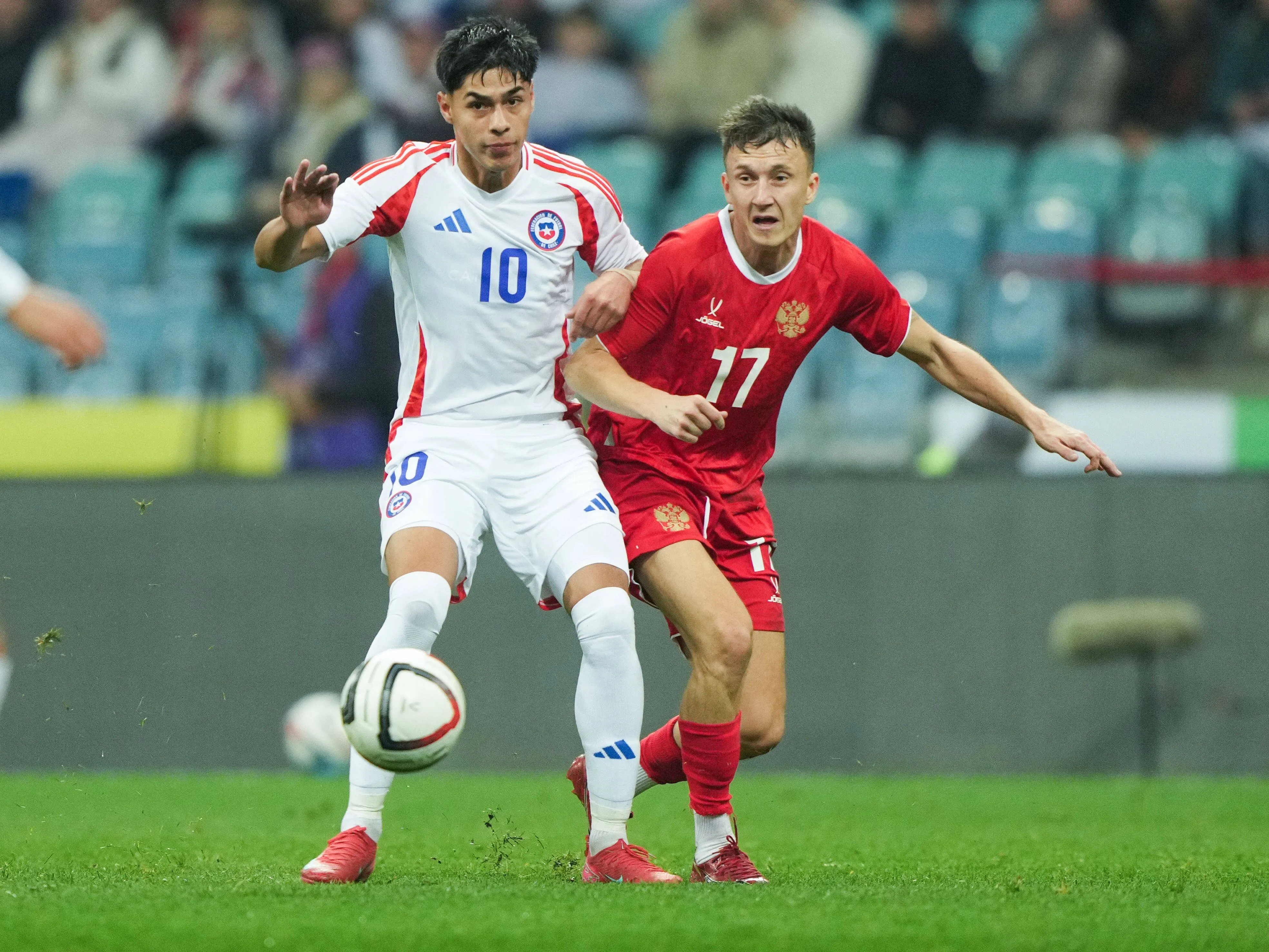La selección chilena podría volver a tener roce con selecciones europeas si clasifica a la nueva Liga de las Naciones organizada por la UEFA y Conmebol. Esto podría producirse de cara al Mundial 2030. | Foto: Photosport.