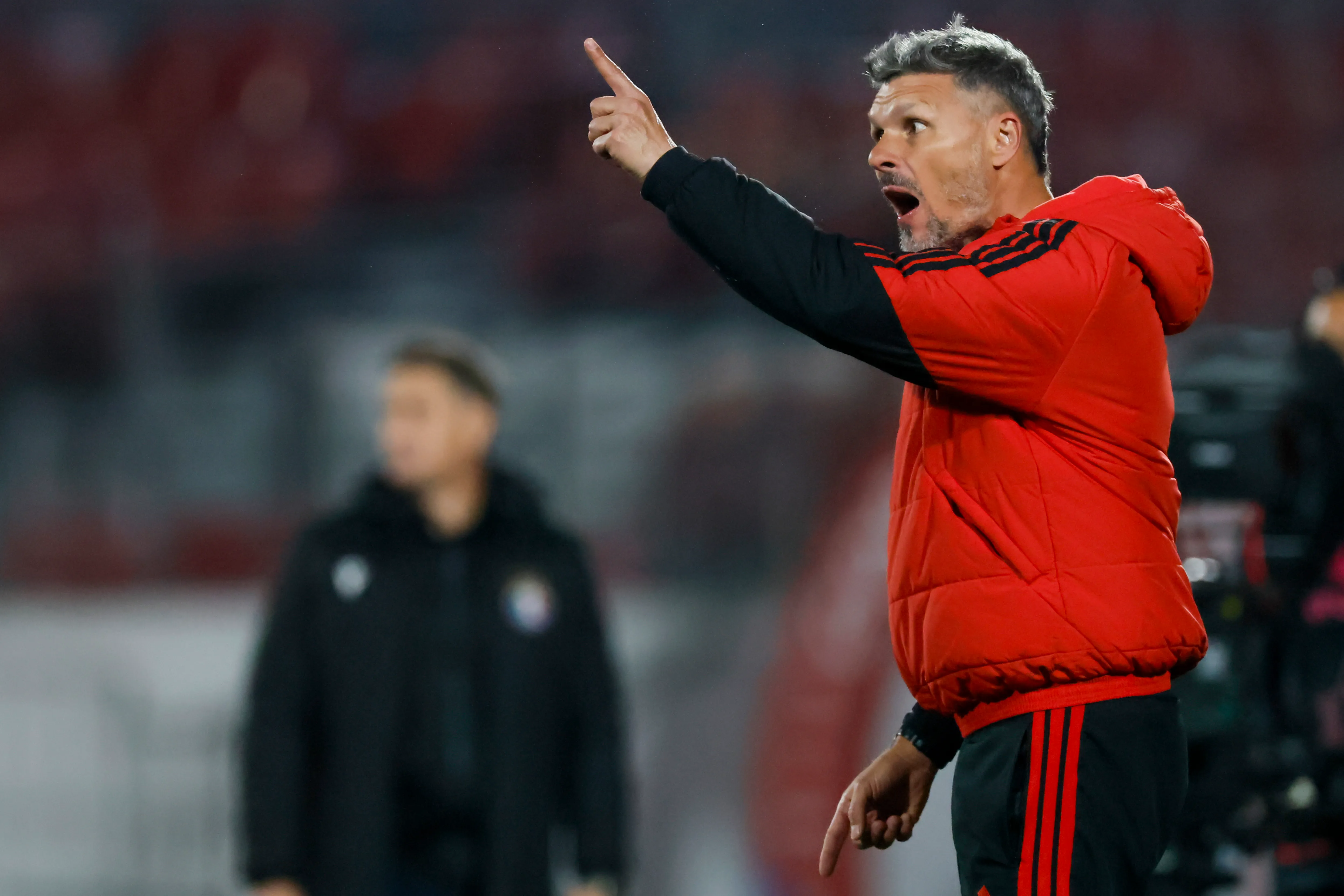 Fernando Ortiz dirigiendo a Colo Colo. Foto: Andres Pina/Photosport