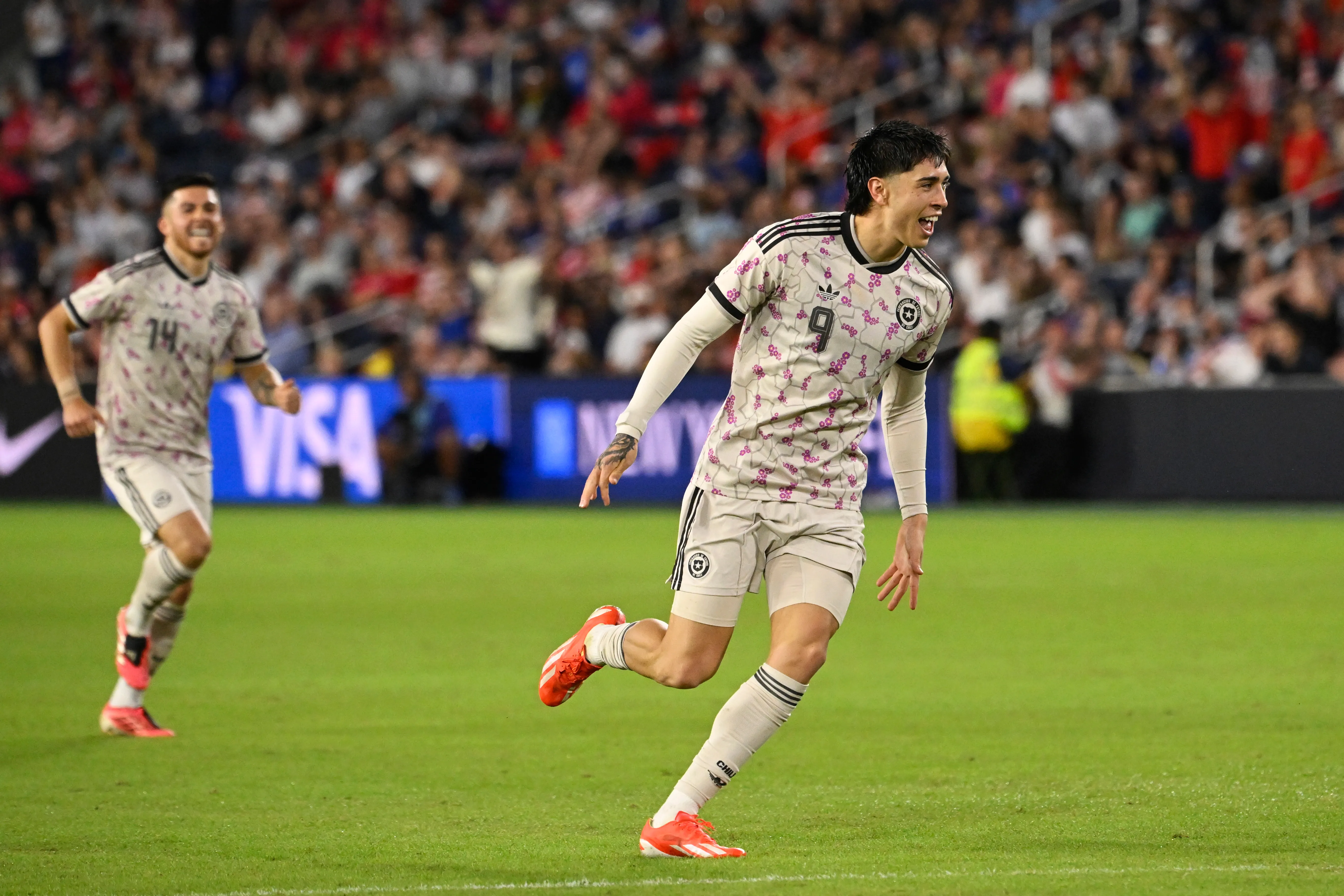 Maximiliano Gutiérrez marcó un golazo por la selección chilena ante Estados Unidos. (Photo by Joe Puetz/Getty Images)