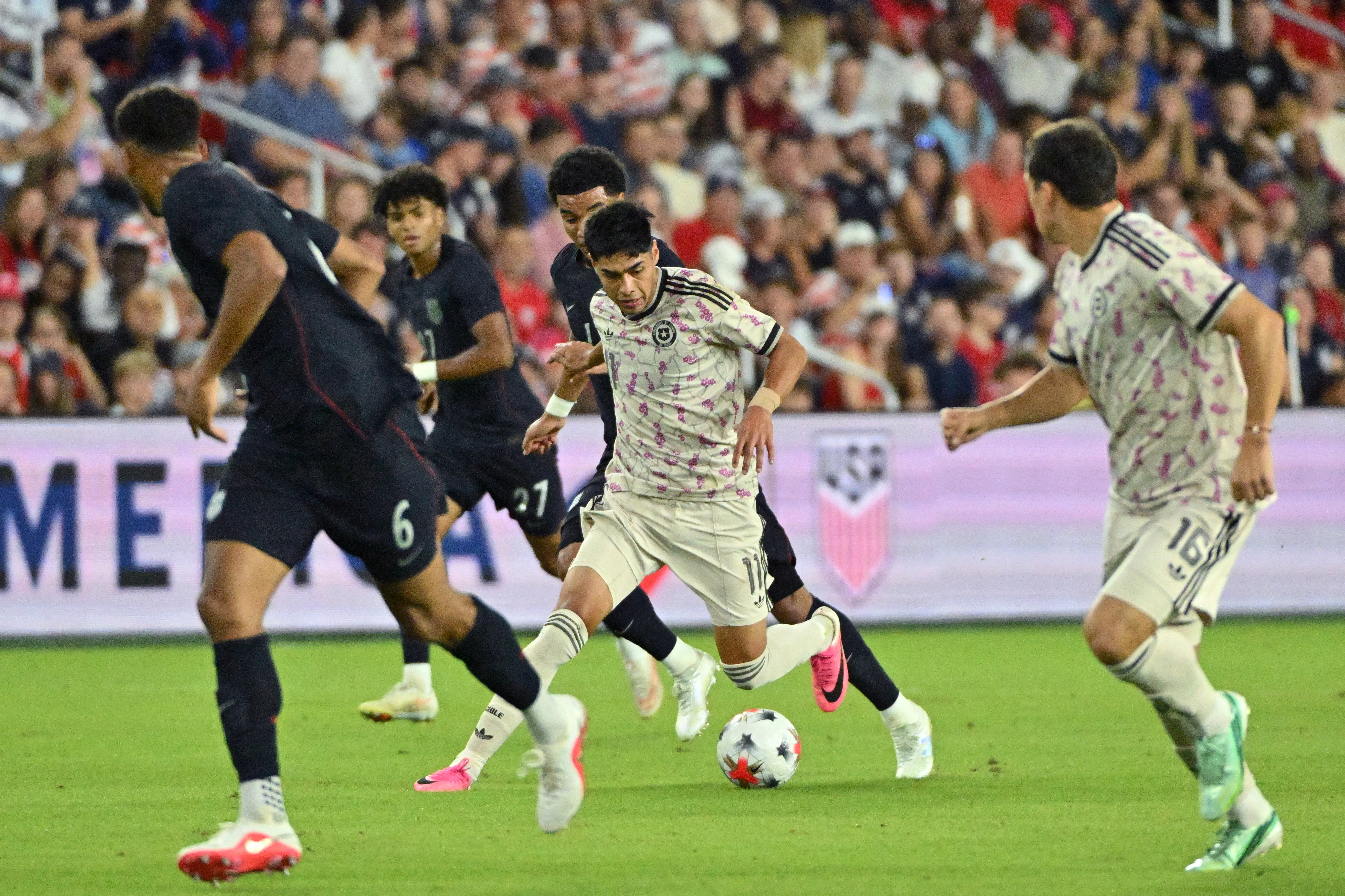 Darío Osorio intentó inquietar siempre que tuvo el balón, aunque no pudo anotar. (Jeff Lee/Photosport).