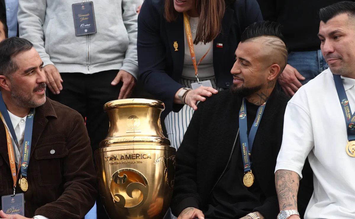 Vidal solicita regreso de 5 jugadores clave a la Roja