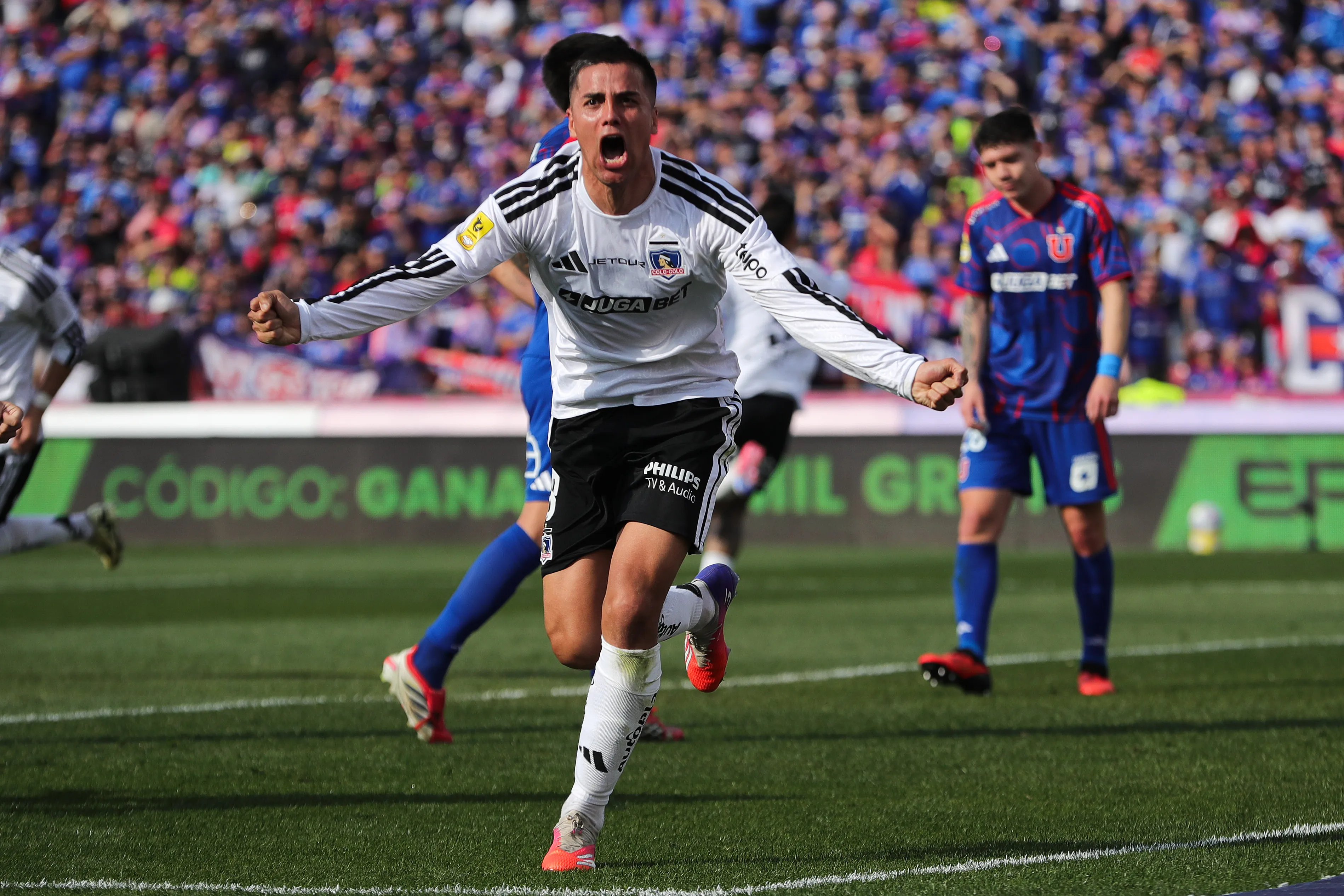 Álvaro Madrid celebra el gol que le anotó a Universidad de Chile en le Superclásico. (Felipe Zanca/Photosport).
