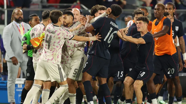La pelea pasó a mayores: en la imagen un combo de Paulo Díaz.