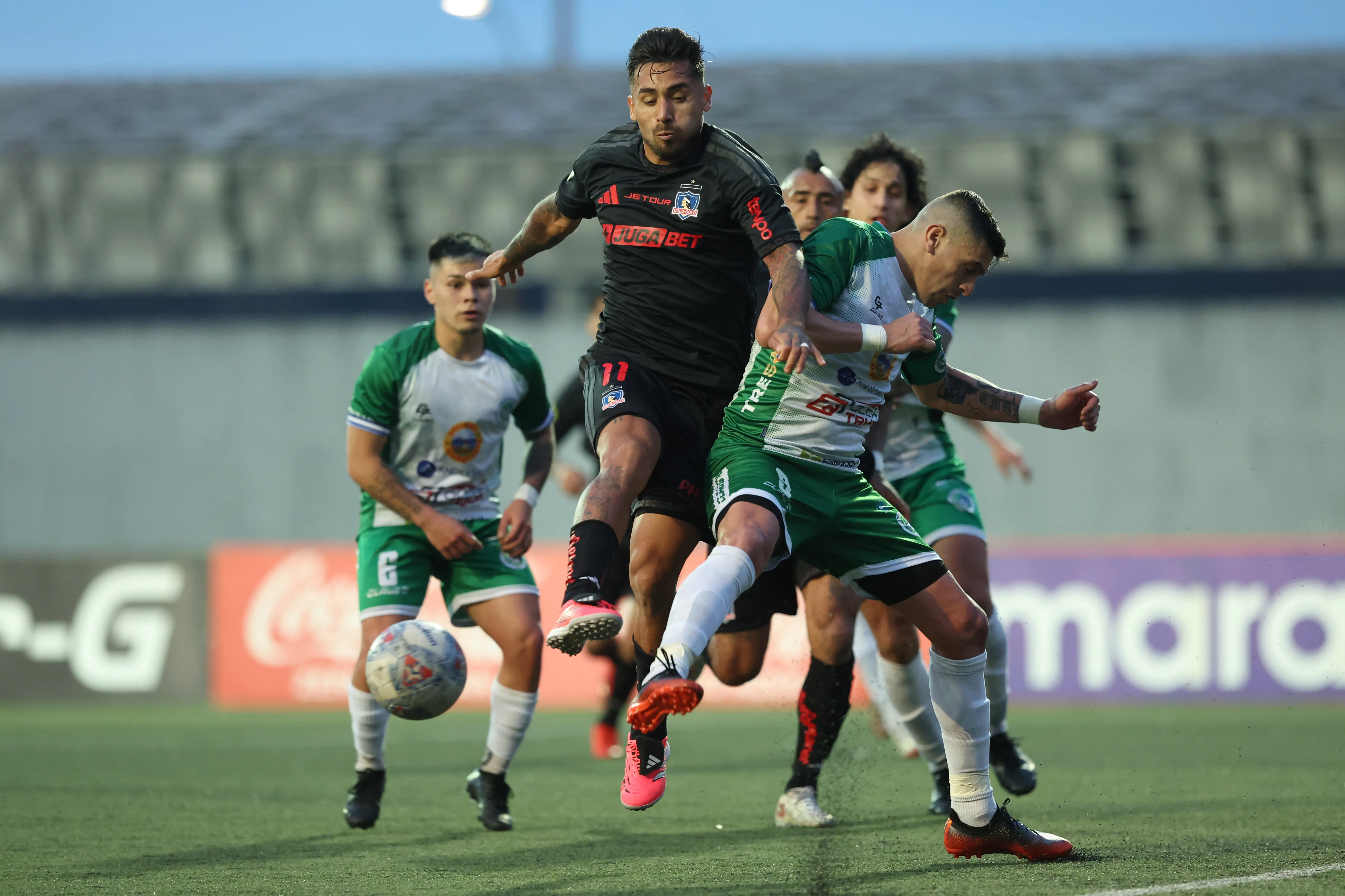 Marcos Bolados en acción ante Deportes Puerto Montt en el Chinquihue. (Nicolas Klein/Photosport).