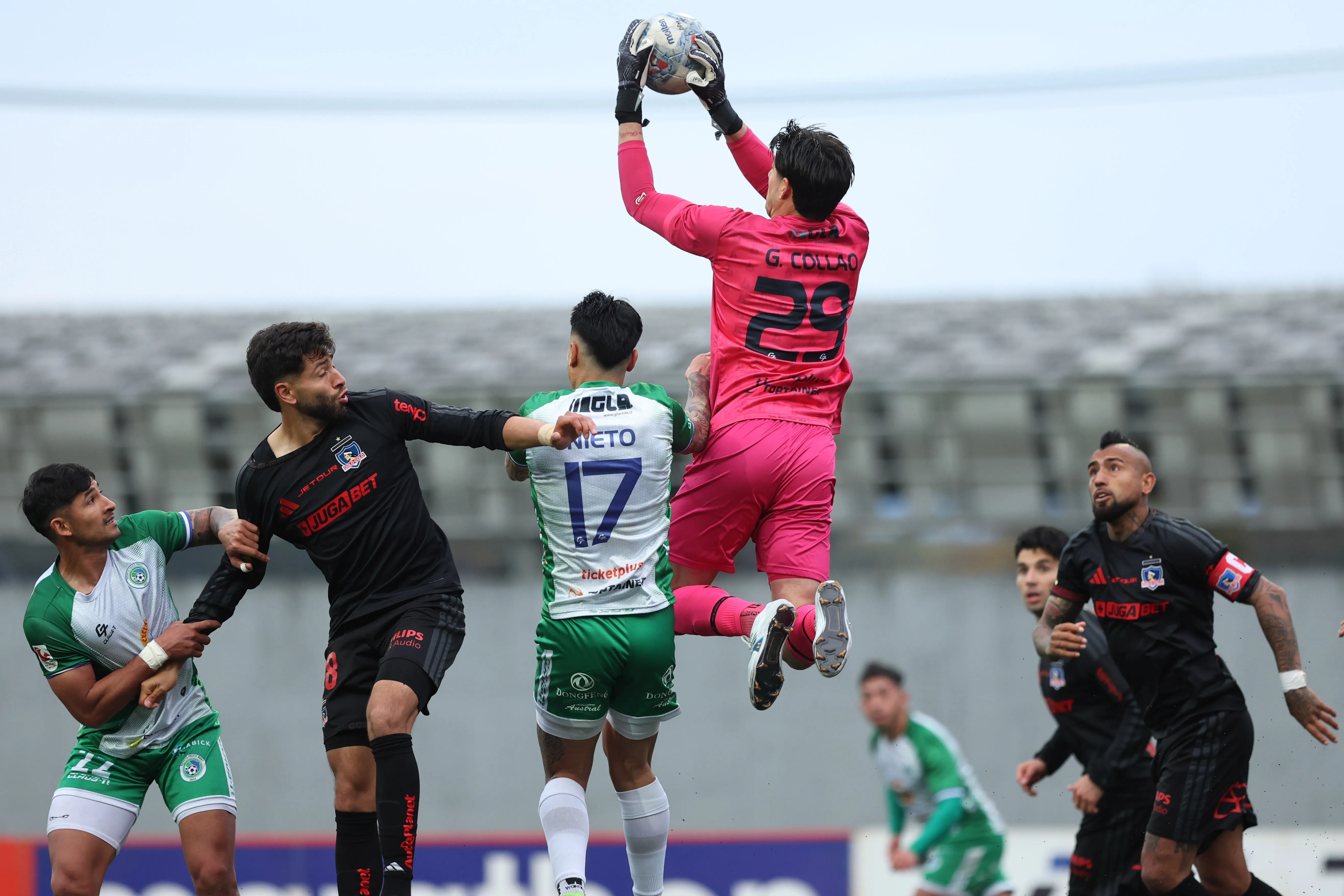Gonzalo Collao tuvo una buena participación ante Colo Colo. (Nicolas Klein/Photosport).
