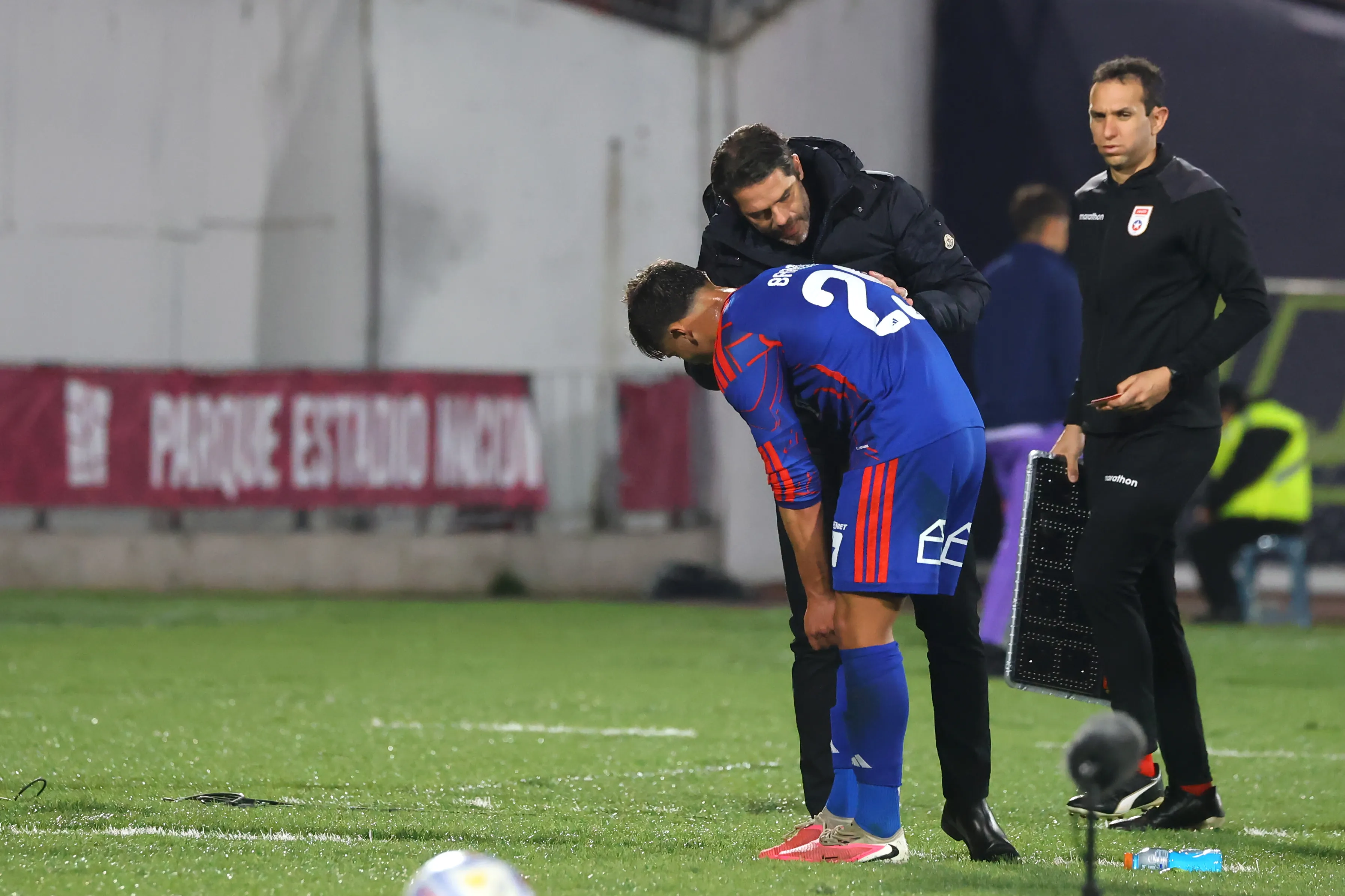 Lucas Barrera terminó con problemas en la rodilla derecha. Foto: Jonnathan Oyarzun/Photosport