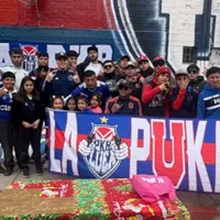 Johnny Herrera visita un mural que le dedicaron los hinchas de la U