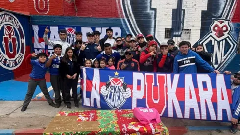 Johnny Herrera con los hinchas de la U en Quilicura.