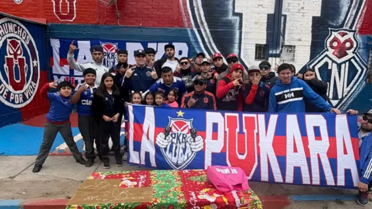 Johnny Herrera con los hinchas de la U en Quilicura.