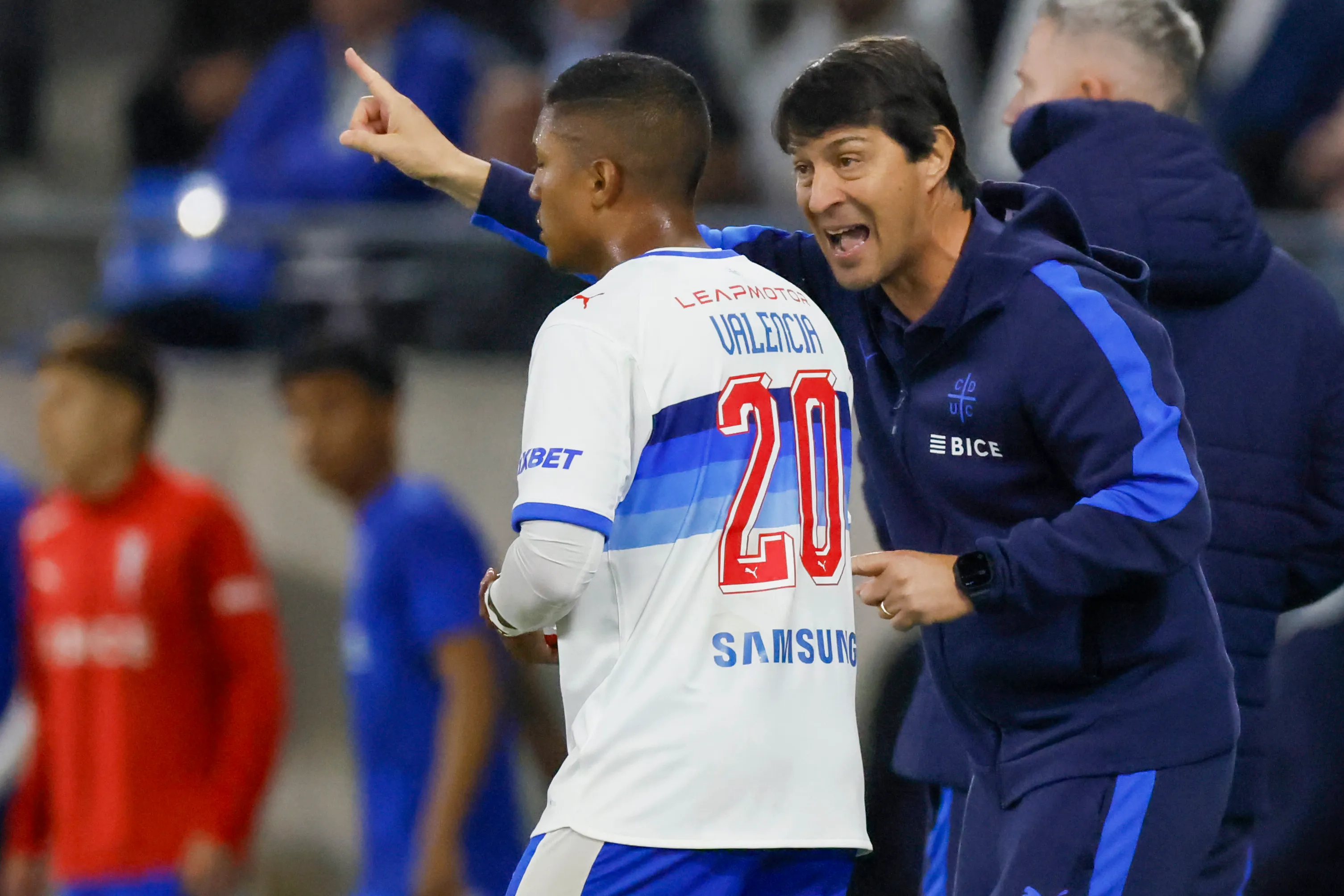 La dirigencia de Universidad Católica quiere sumar dos nombres para el cuerpo técnico de Daniel Garnero. | Foto: Photosport.