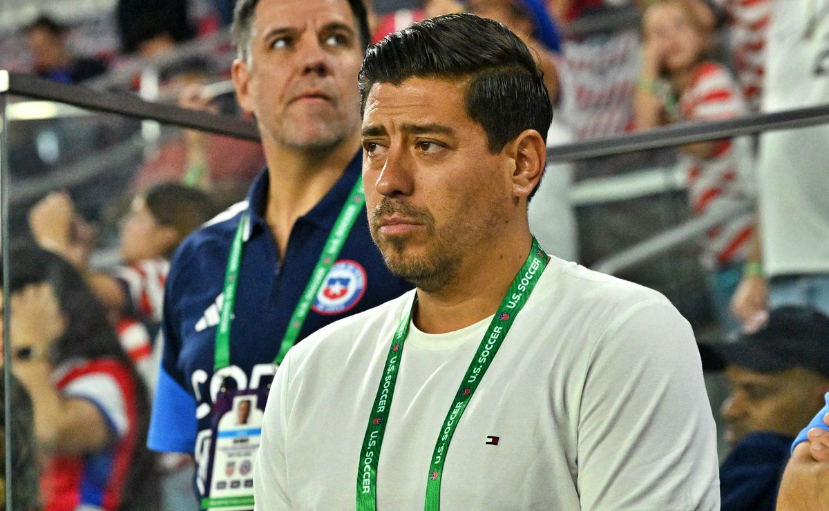 Otro baja más para Córdova: Jugador de la selección chilena es liberado por “motivos personales”