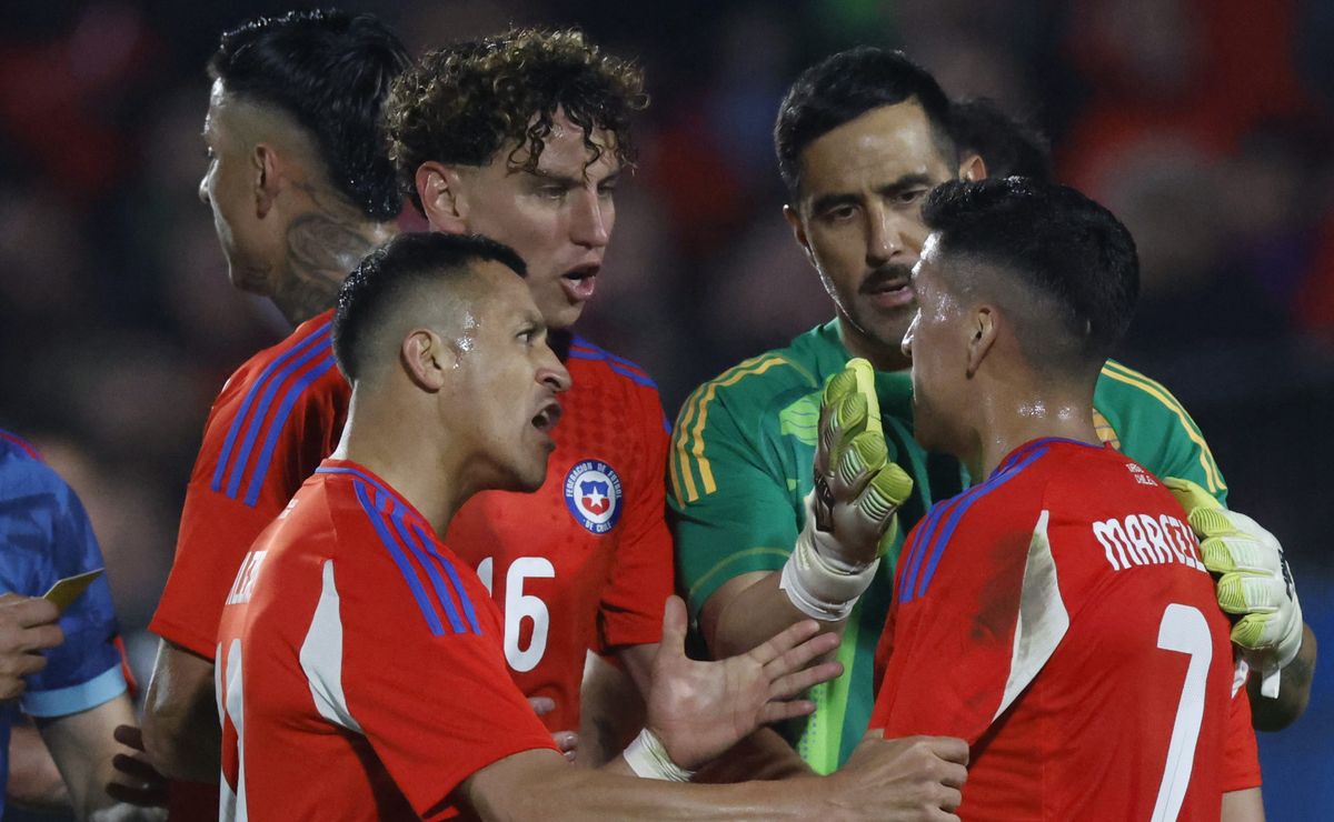 “Casi terminaron con puñetes, estamos cada día peor”: la triste realidad de la selección chilena