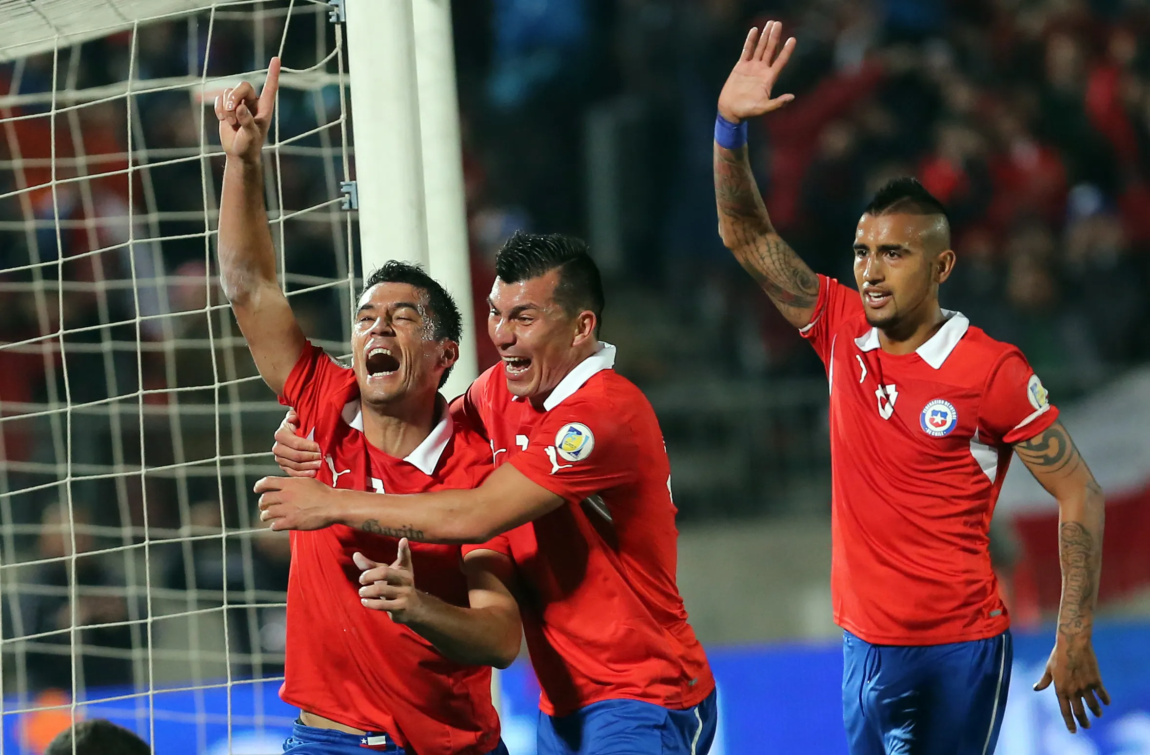 Marcos González celebra uno de los dos goles que convirtió en la selección chilena. (Martin Thomas/Photosport).