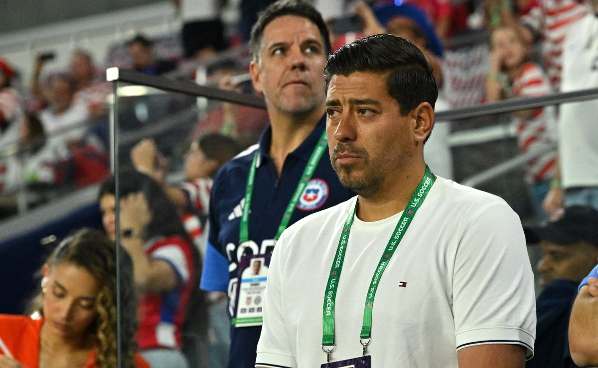 Métricas, Pulgar y malos resultados: las polémicas de Nico Córdova como entrenador de Chile