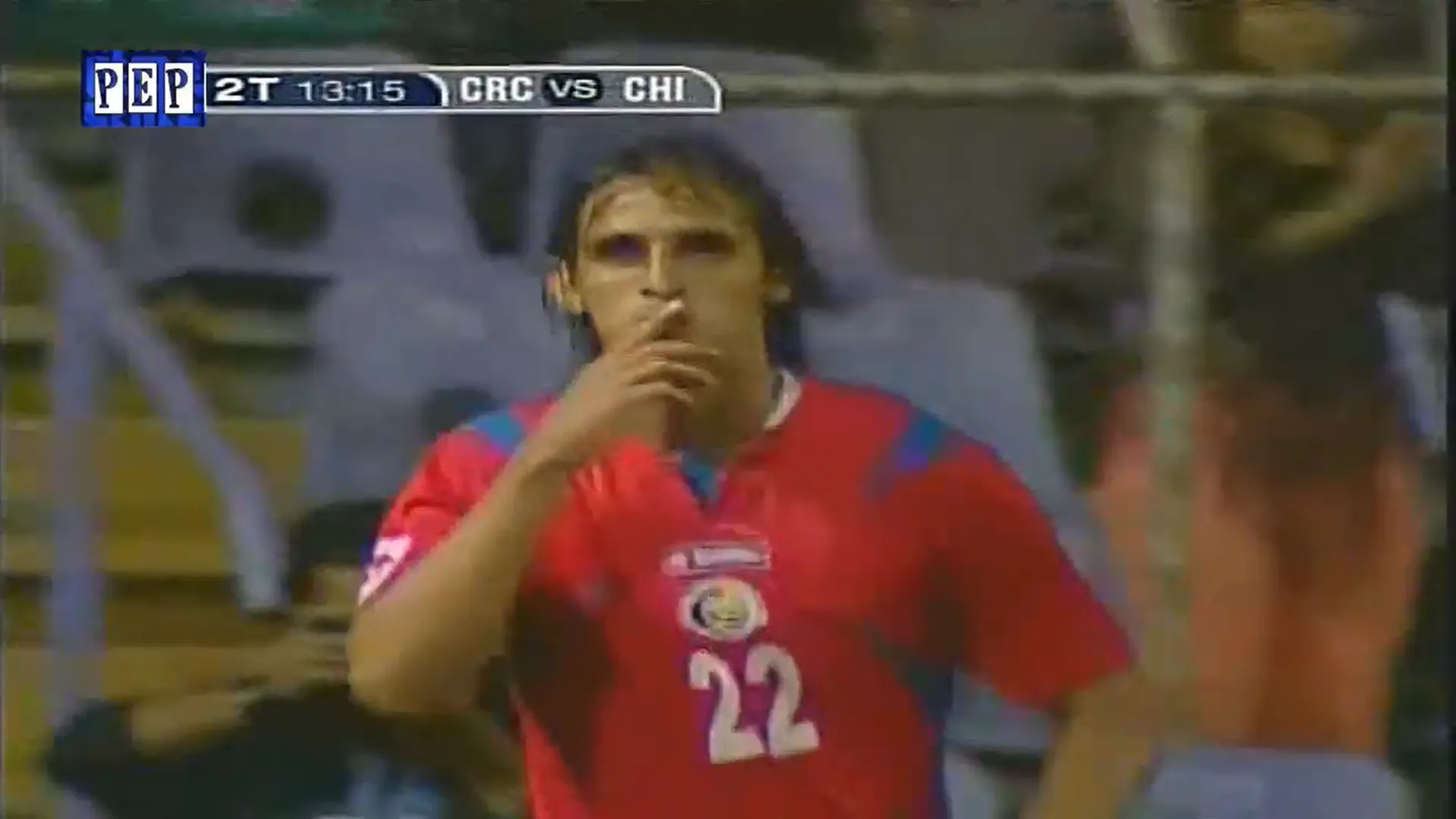 Así celebró Bryan Ruiz su golazo a Chile en 2007. Hoy es DT interino de Costa Rica. (Captura).
