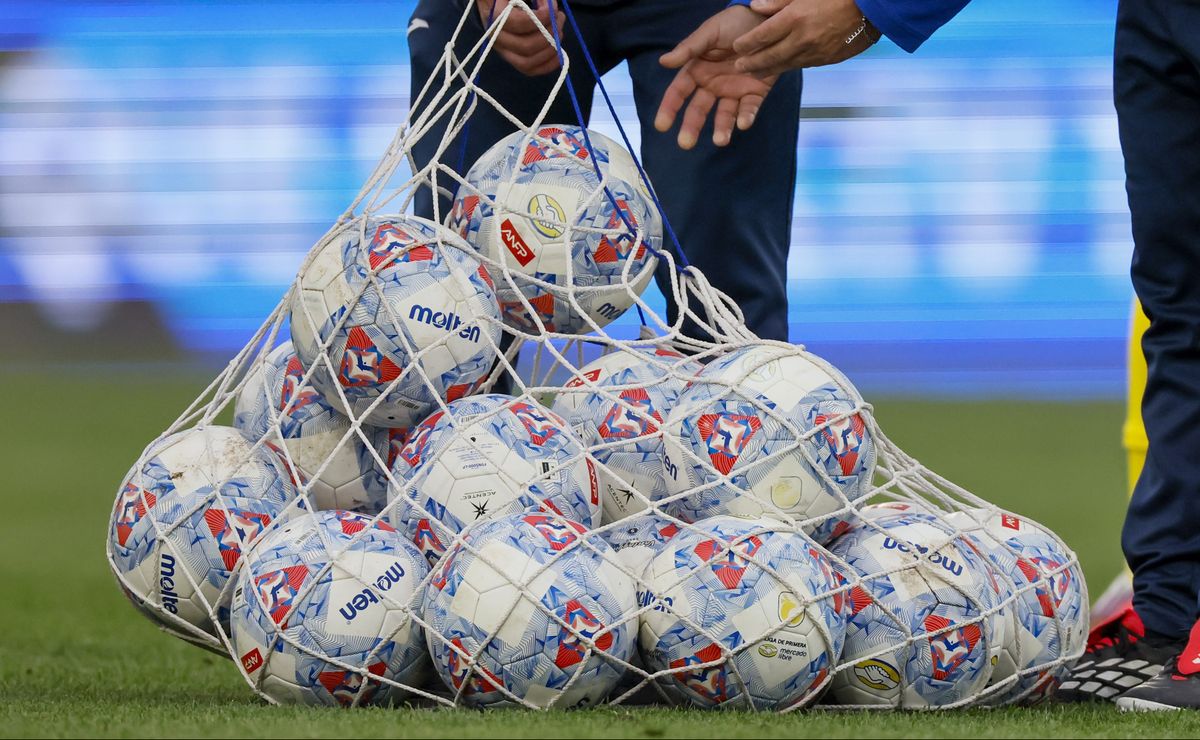 “Inminente desafiliación”: acusan de documentación falsa y presuntas amenazas a club líder del fútbol chileno