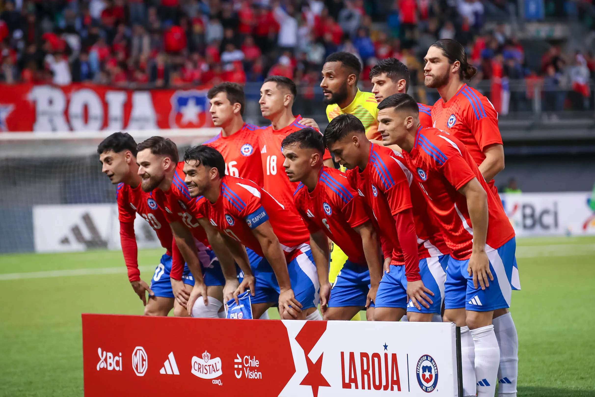 La formación que dispuso Sebastián Miranda ante Perú con Marcelino Núñez entre los suplentes. (Pepe Alvujar/Photosport).