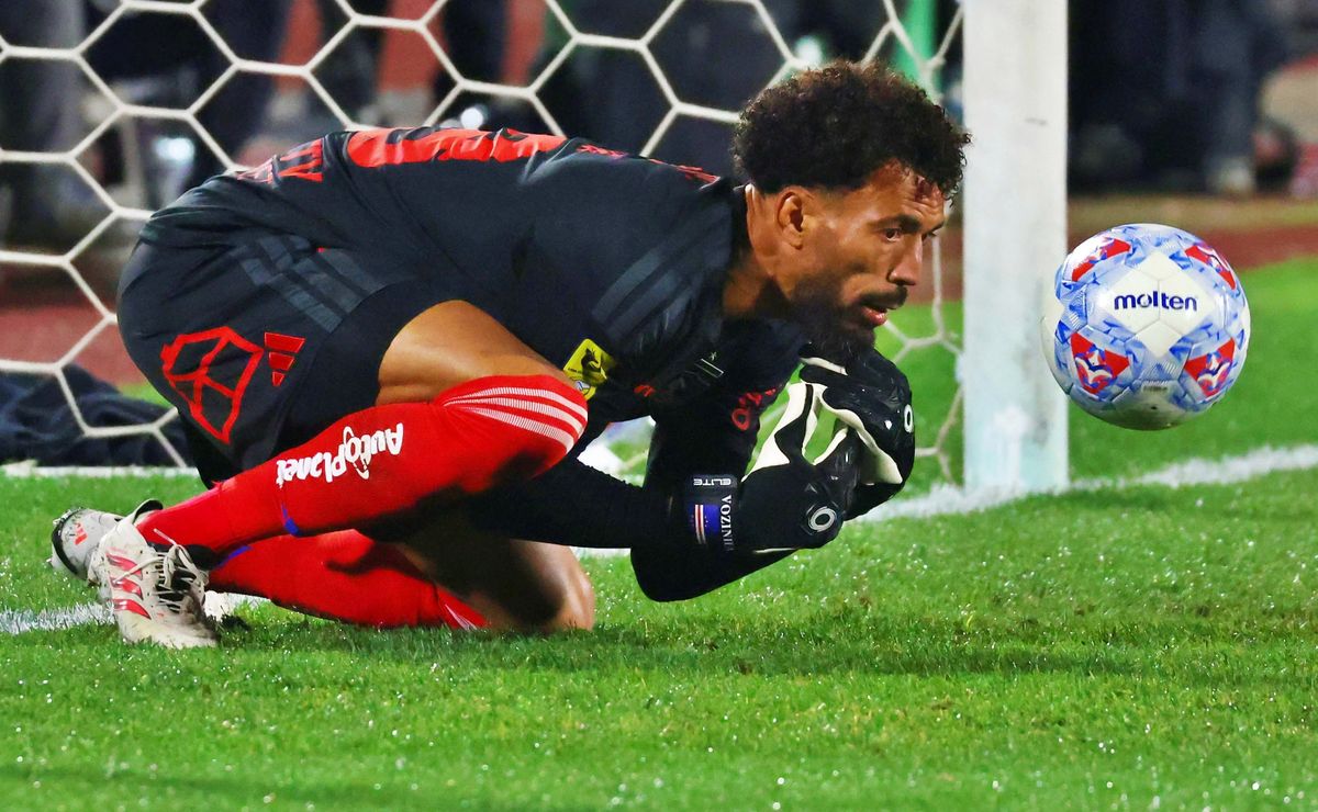 Vozinha tiene fecha para volver a Colo Colo tras preocupante paso por Cabo Verde