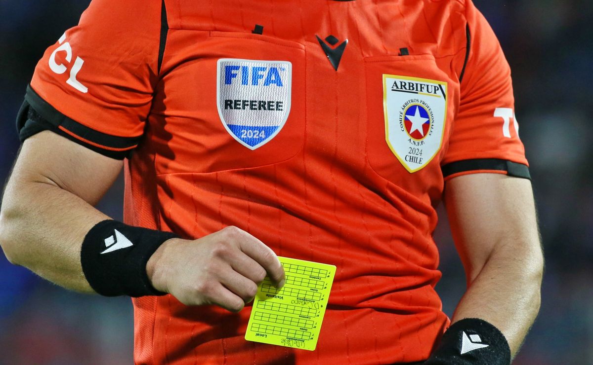 Árbitros aprueban inicio de huelga tras rechazar oferta de ANFP: Fútbol chileno en alerta