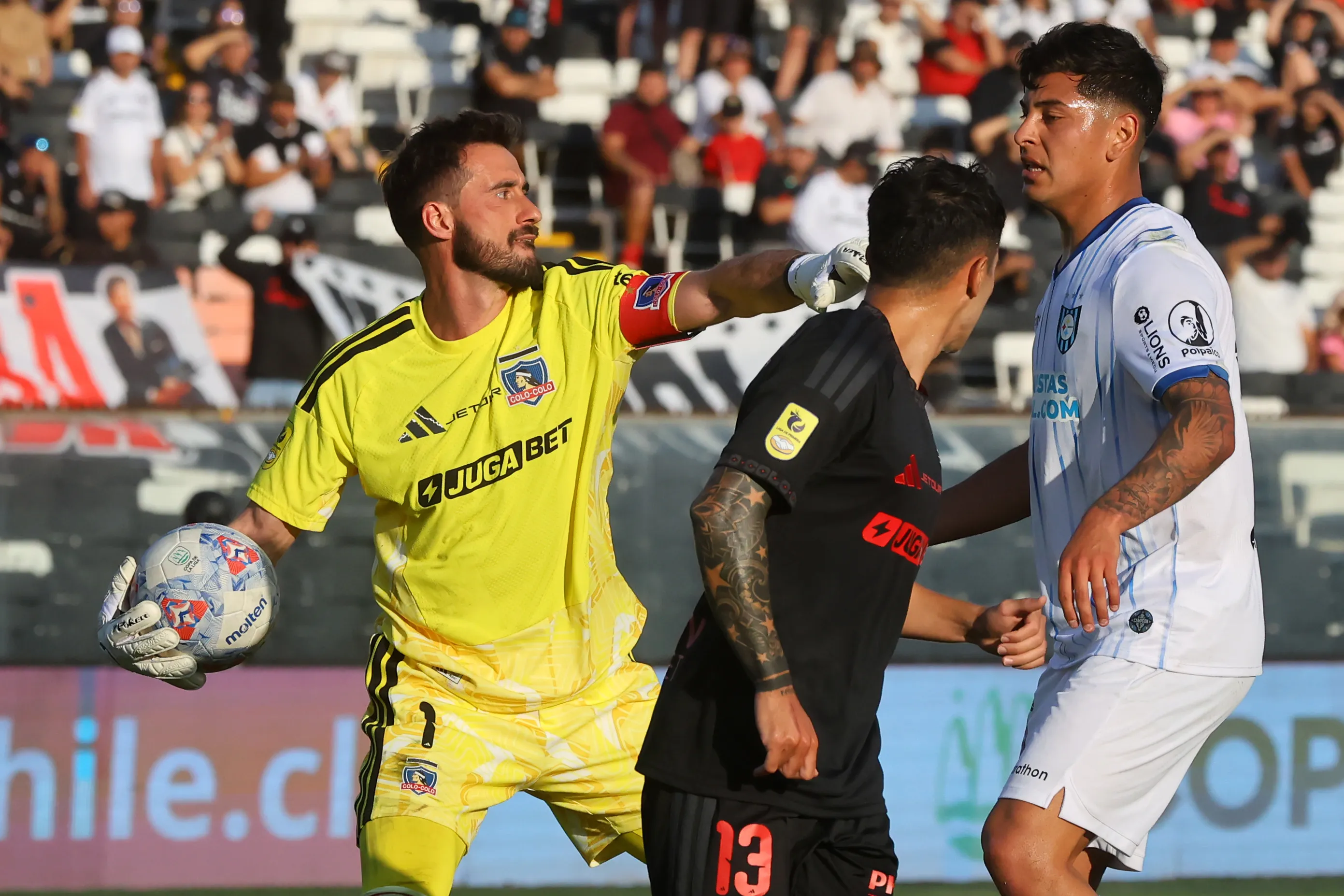 Fernando de Paul en acción por Colo Colo. (Jonnathan Oyarzun/Photosport).